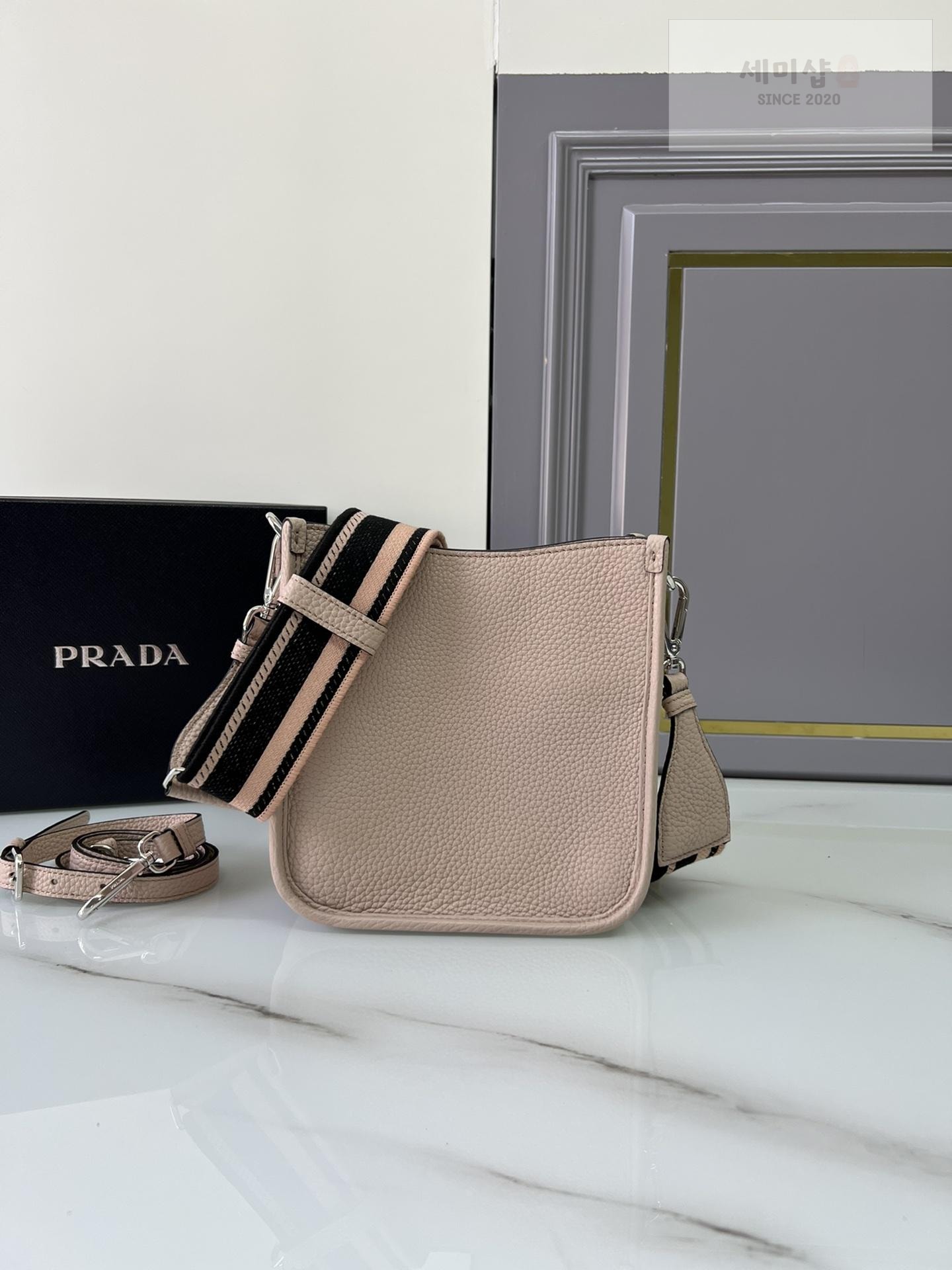 P R A D A Prada Leather Mini Shoulder Bag 9번 이미지