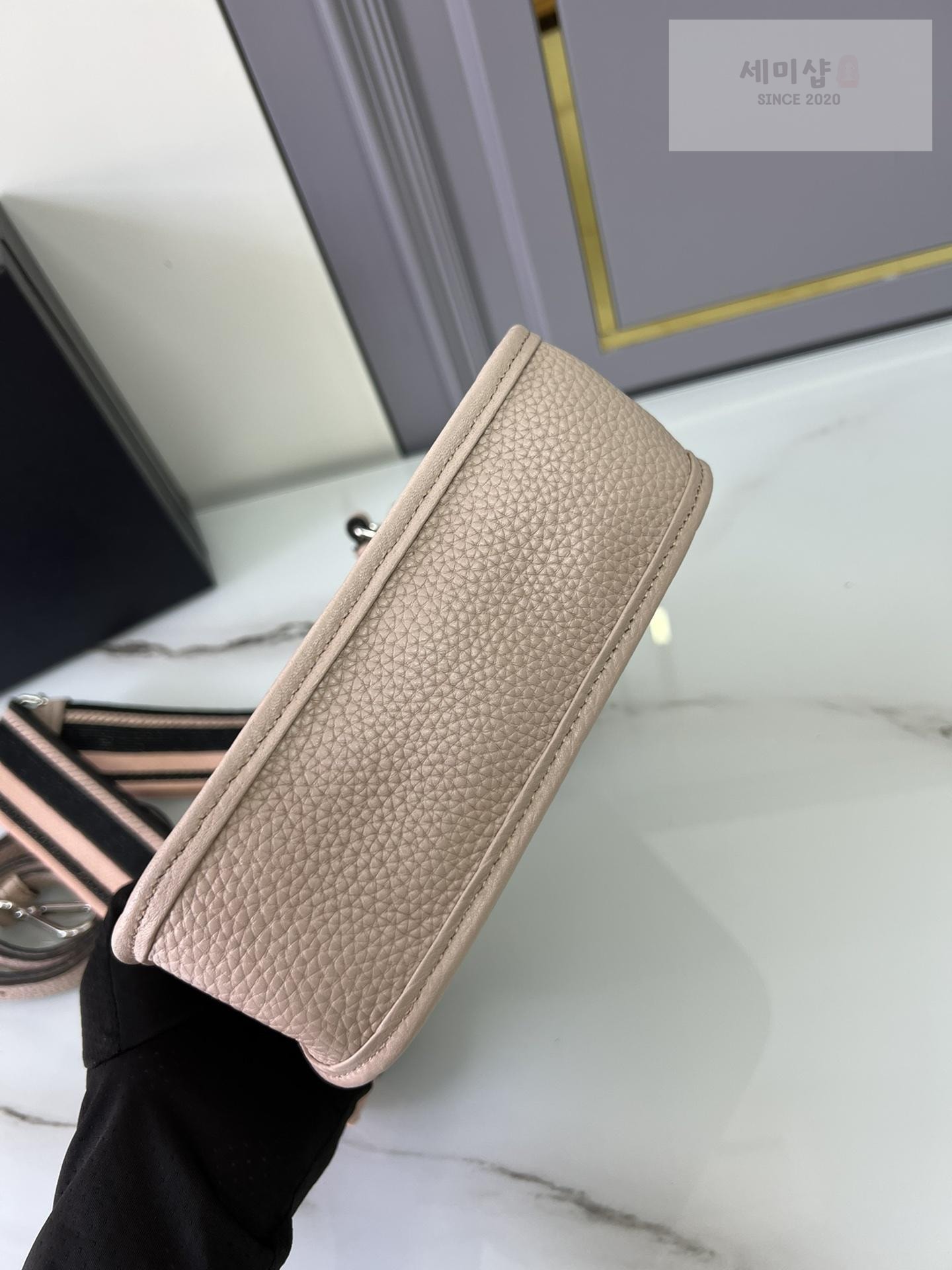P R A D A Prada Leather Mini Shoulder Bag 10번 이미지