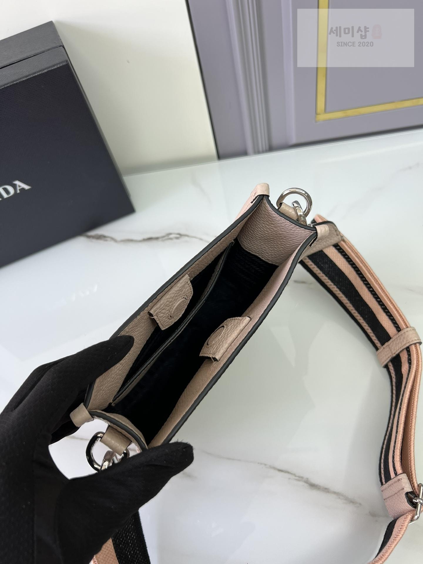 P R A D A Prada Leather Mini Shoulder Bag 12번 이미지