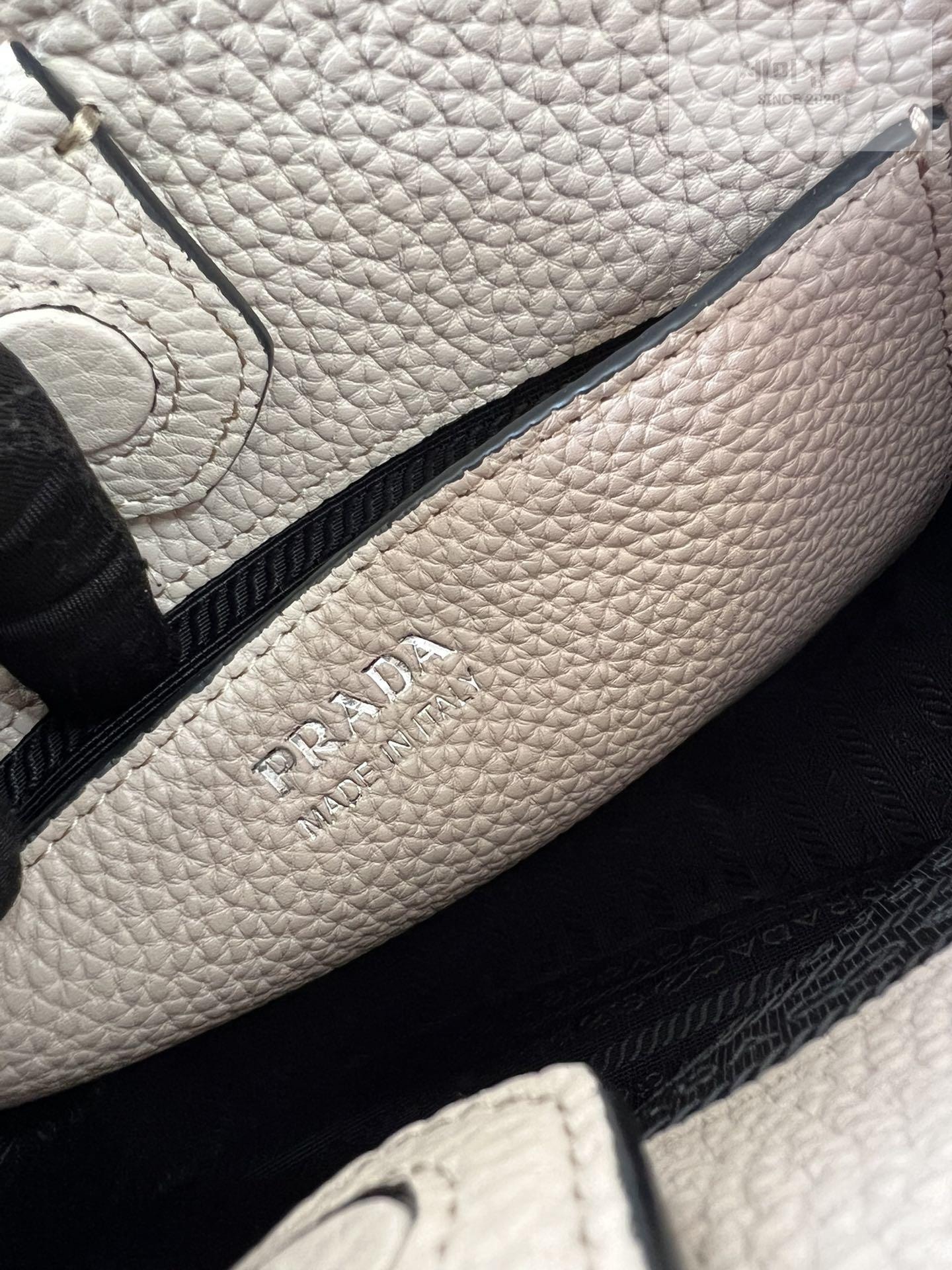 P R A D A Prada Leather Mini Shoulder Bag 13번 이미지