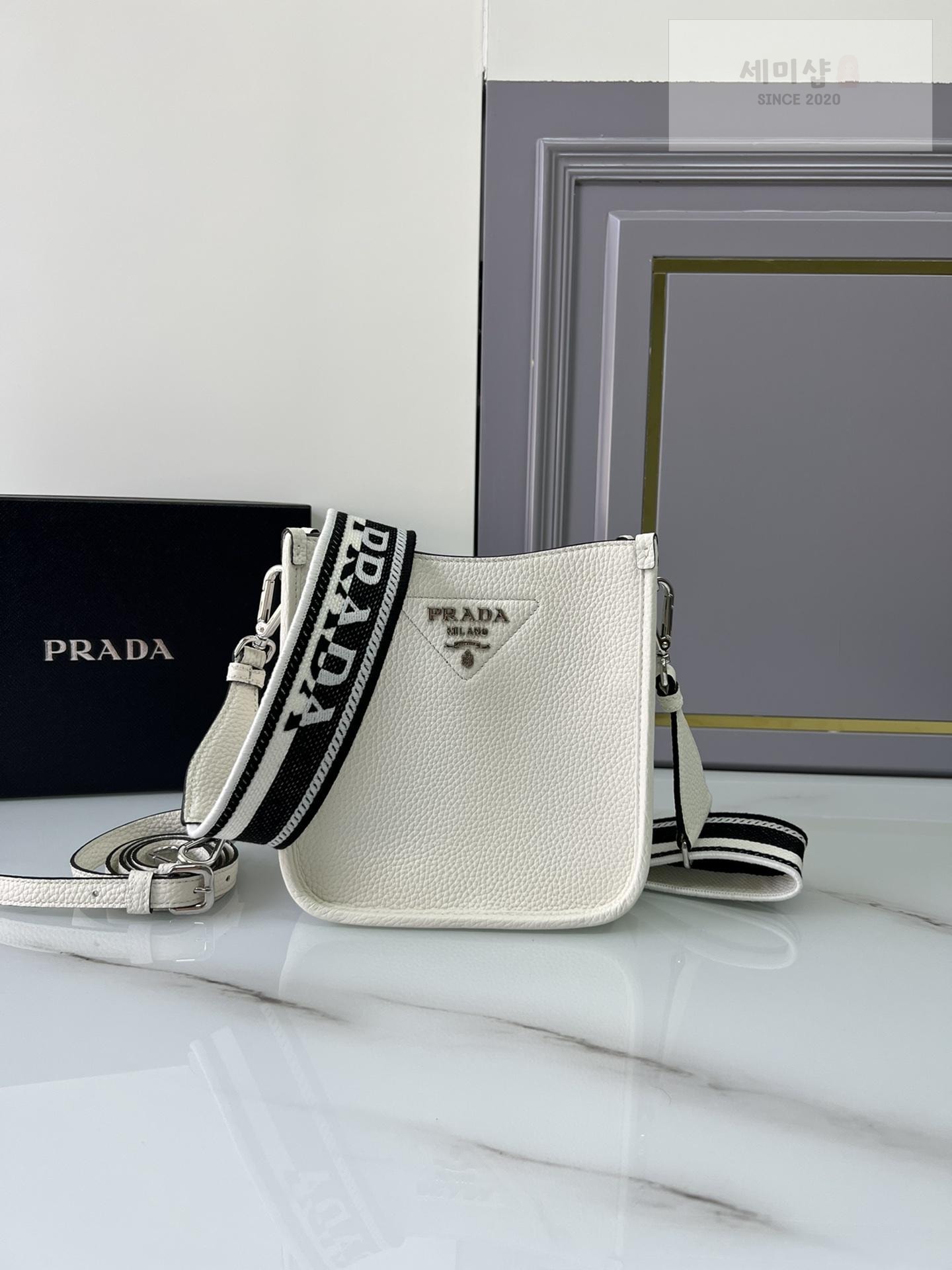 P R A D A Prada Leather Mini Shoulder Bag 14번 이미지