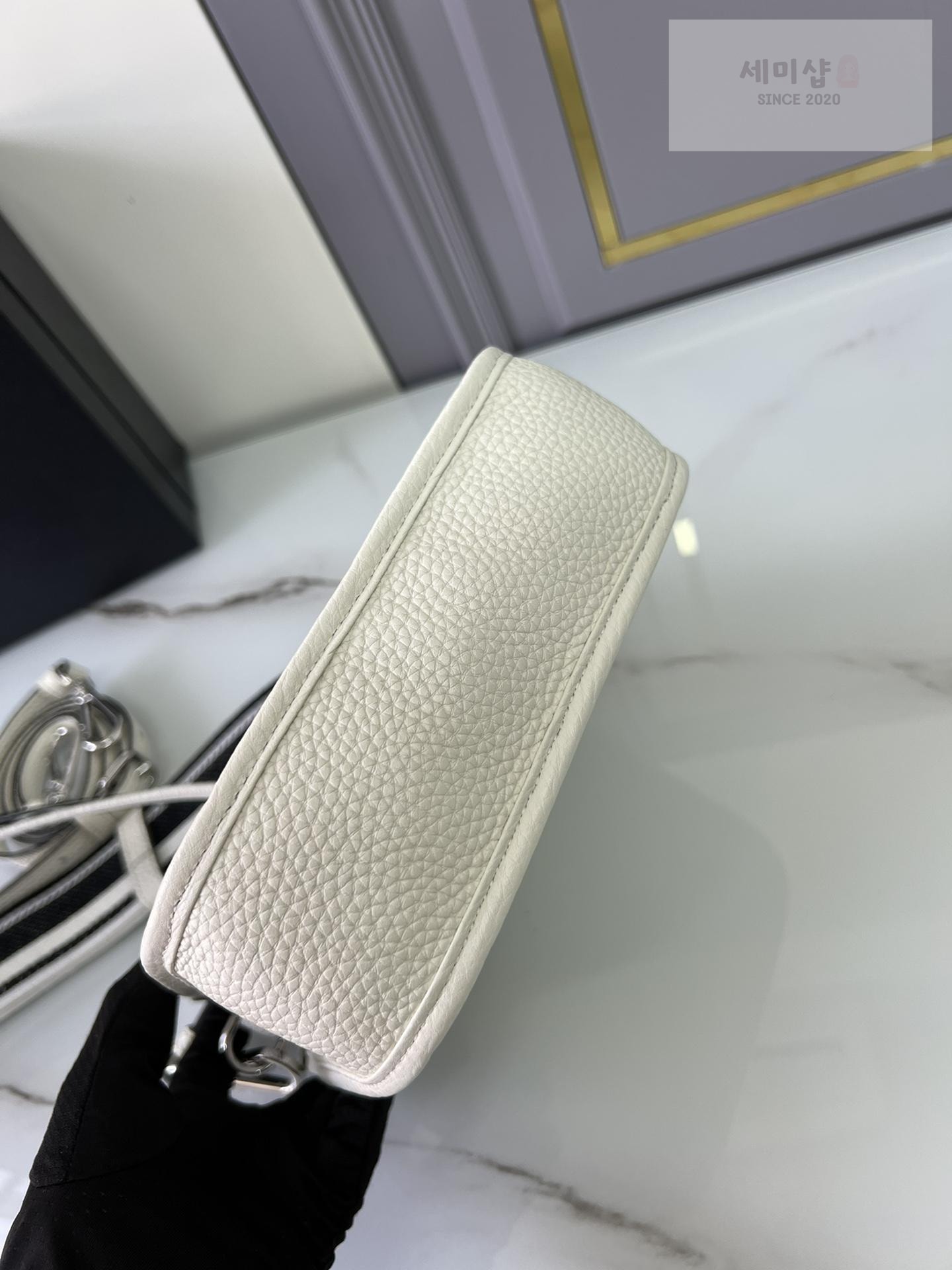 P R A D A Prada Leather Mini Shoulder Bag 17번 이미지