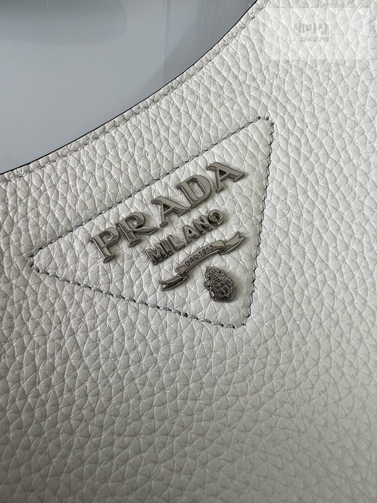 P R A D A Prada Leather Mini Shoulder Bag 18번 이미지