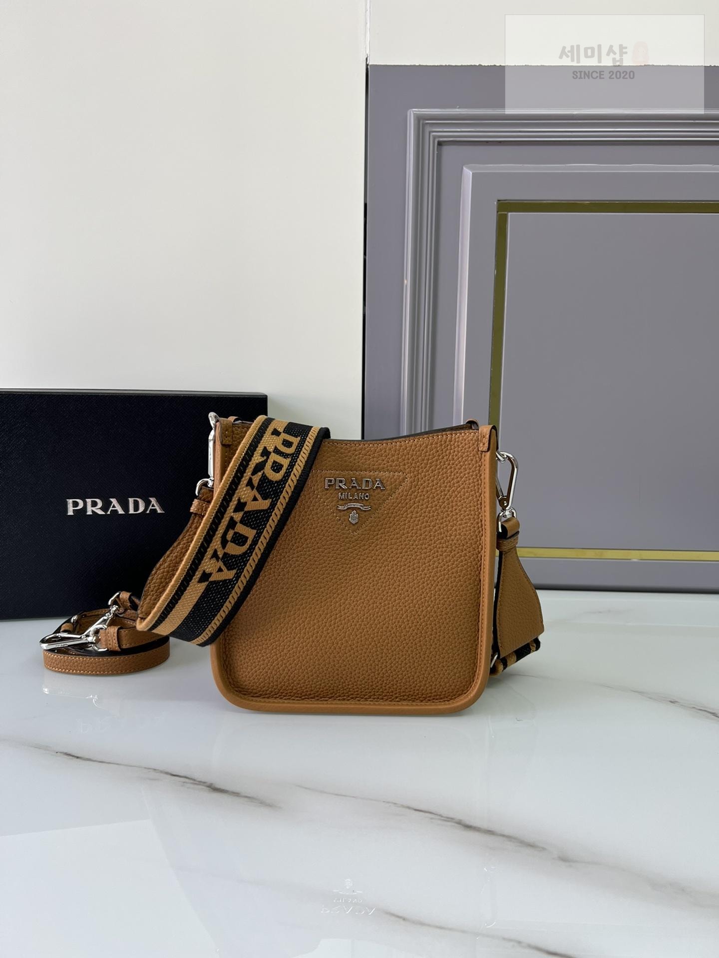 P R A D A Prada Leather Mini Shoulder Bag 21번 이미지