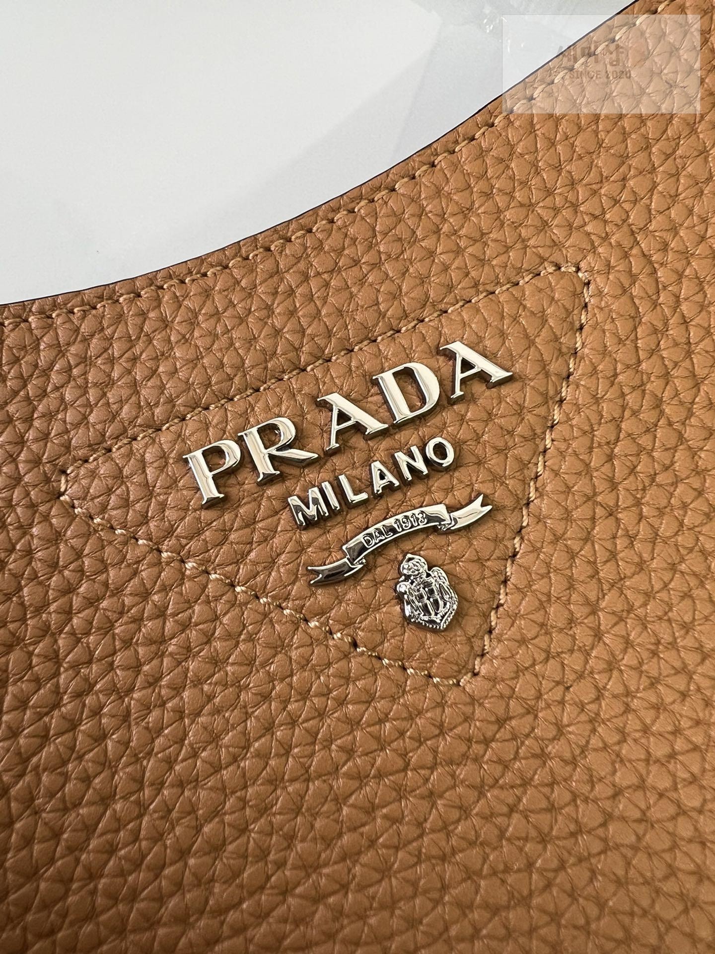 P R A D A Prada Leather Mini Shoulder Bag 25번 이미지