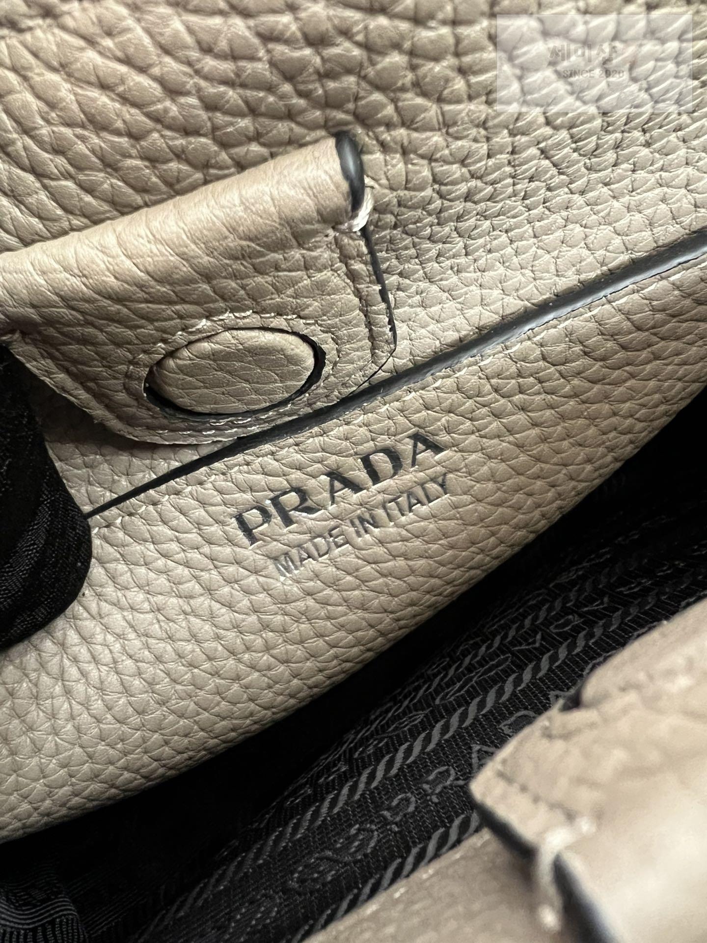 P R A D A Prada Leather Mini Shoulder Bag 35번 이미지