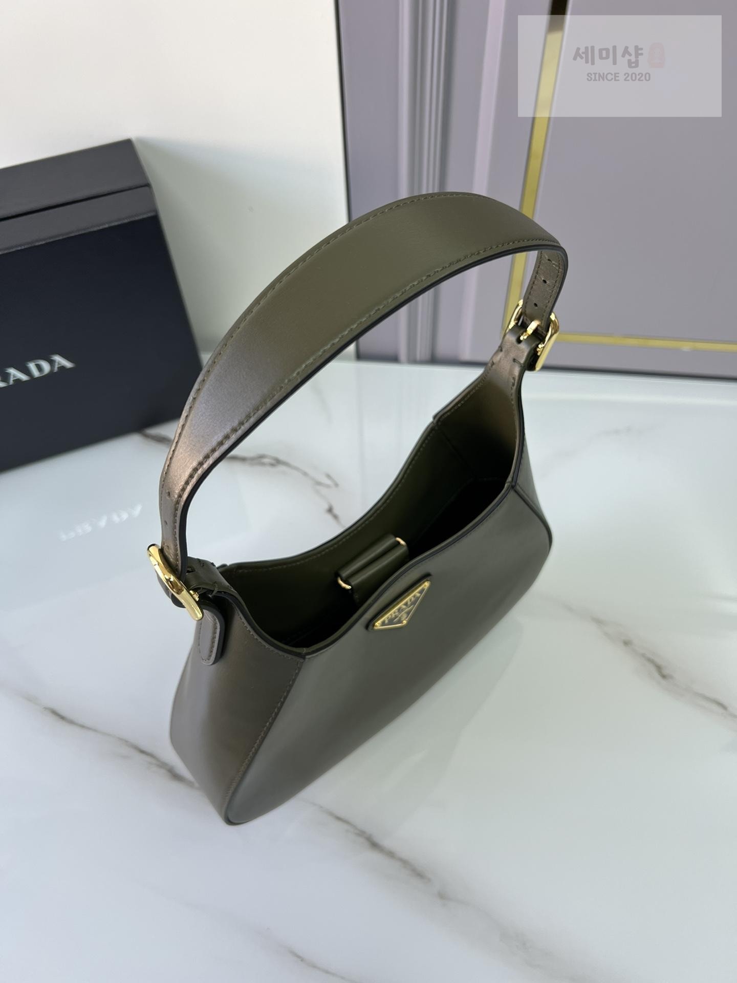 P R A D A Prada Leather Shoulder Bag 4번 이미지