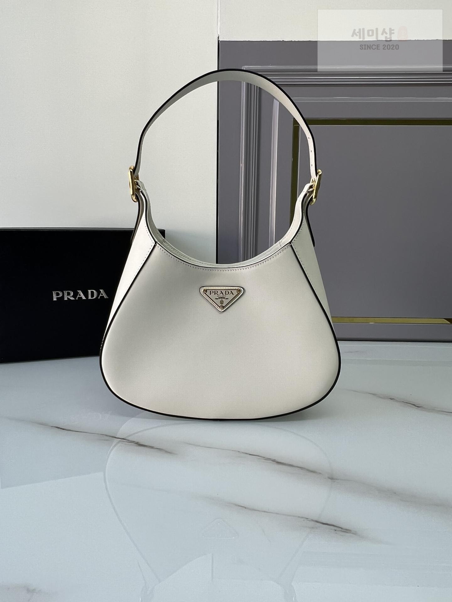 P R A D A Prada Leather Shoulder Bag 7번 이미지