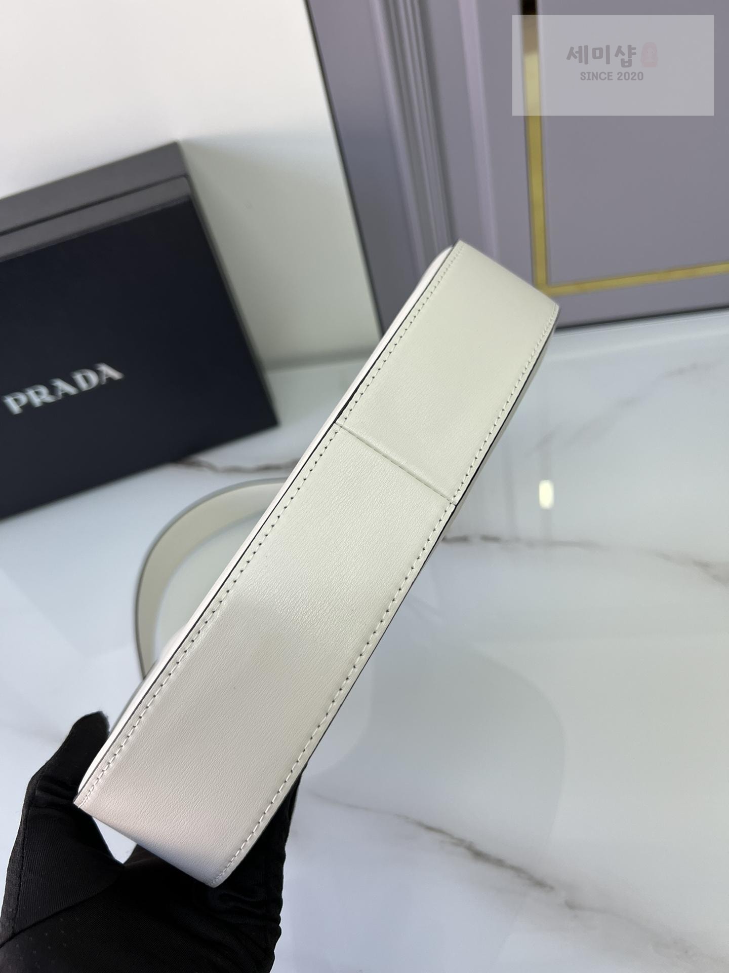 P R A D A Prada Leather Shoulder Bag 29번 이미지