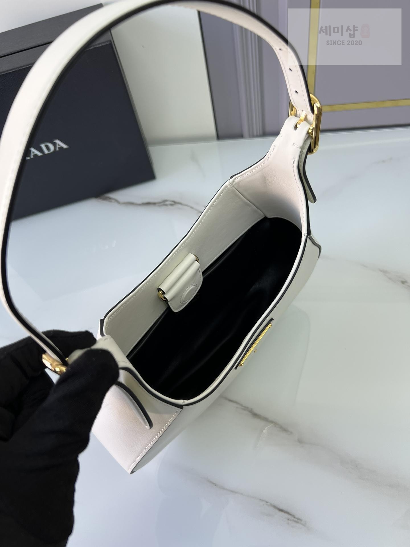 P R A D A Prada Leather Shoulder Bag 11번 이미지
