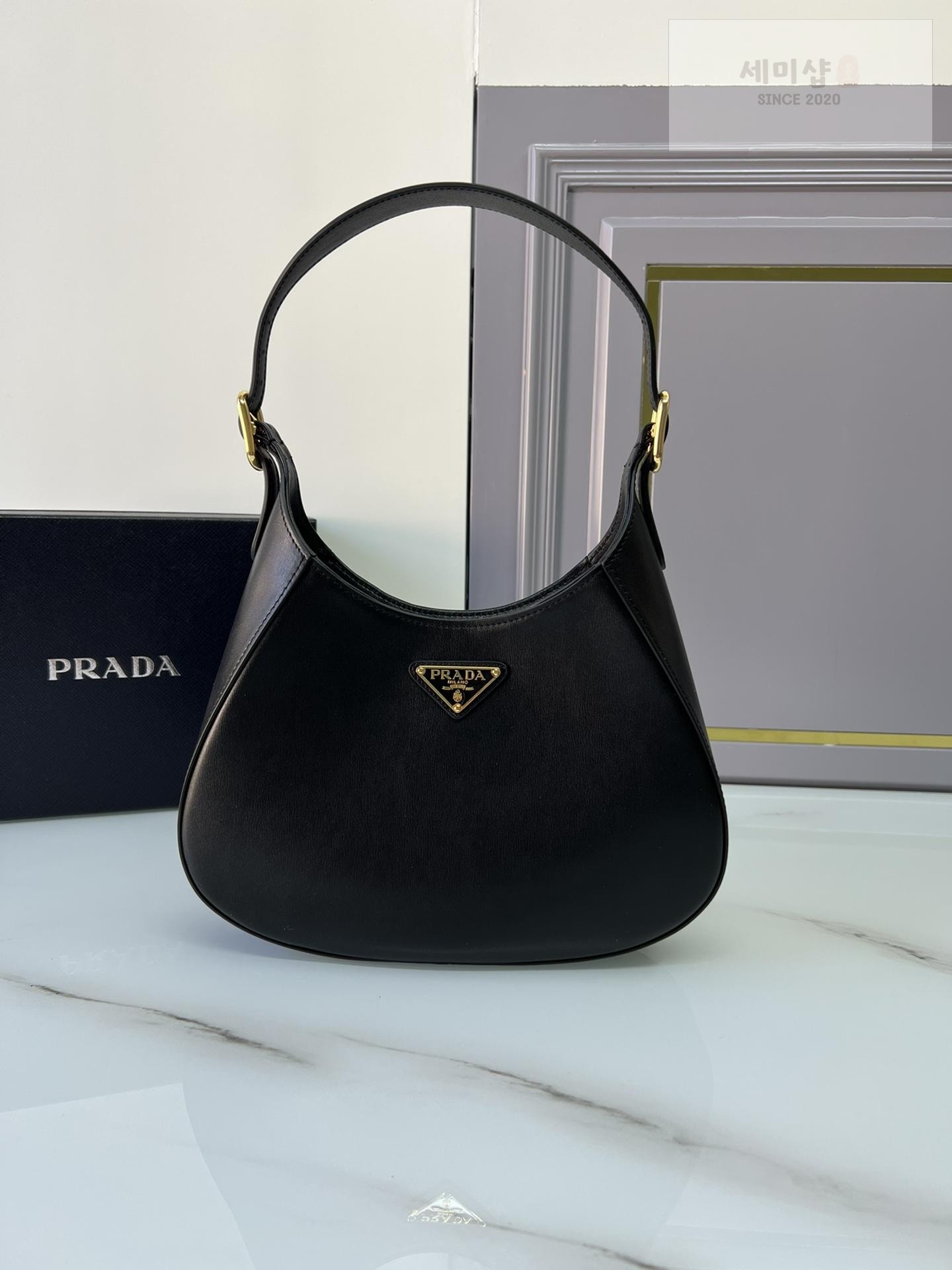 P R A D A Prada Leather Shoulder Bag 13번 이미지