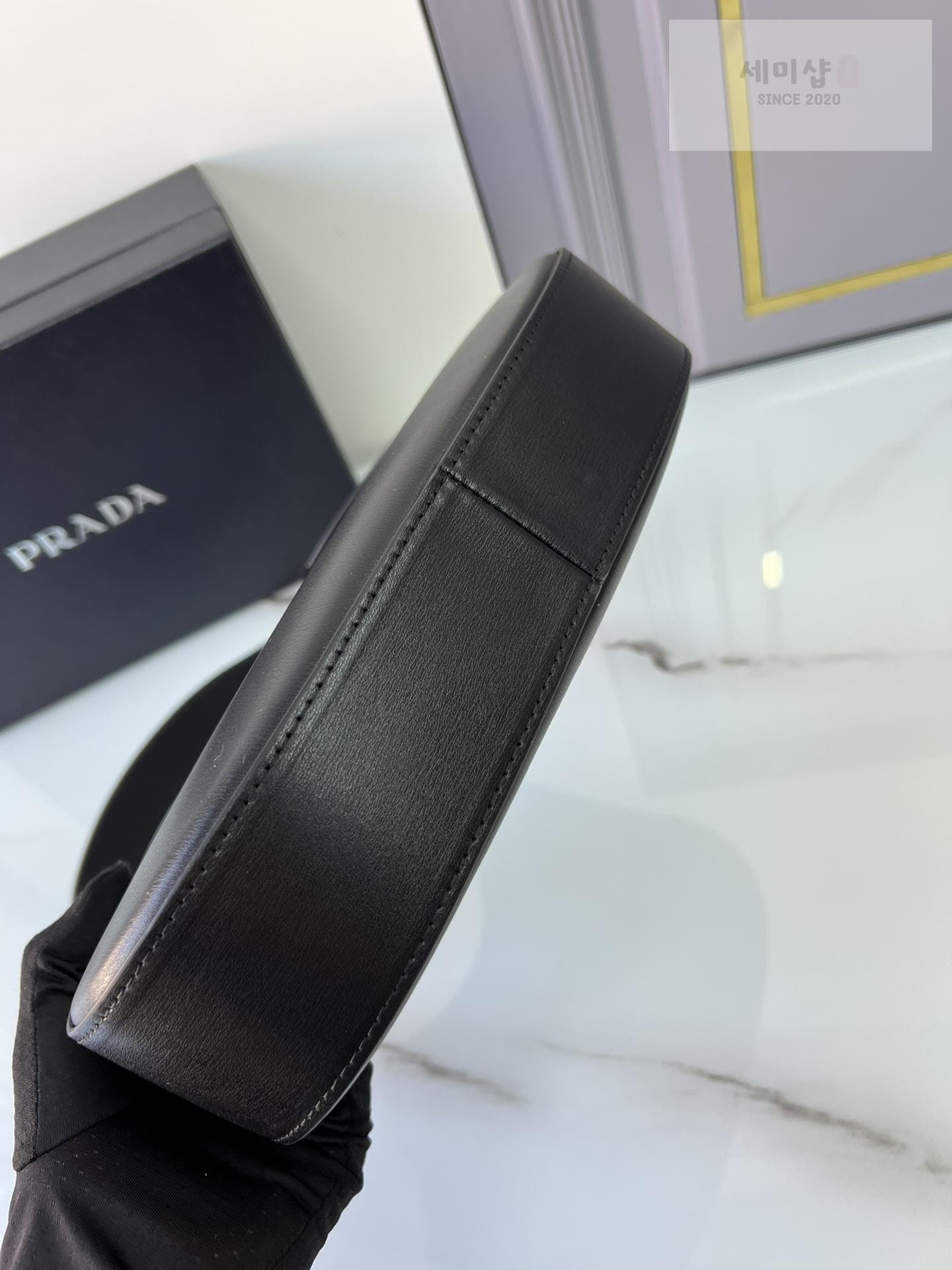 P R A D A Prada Leather Shoulder Bag 16번 이미지