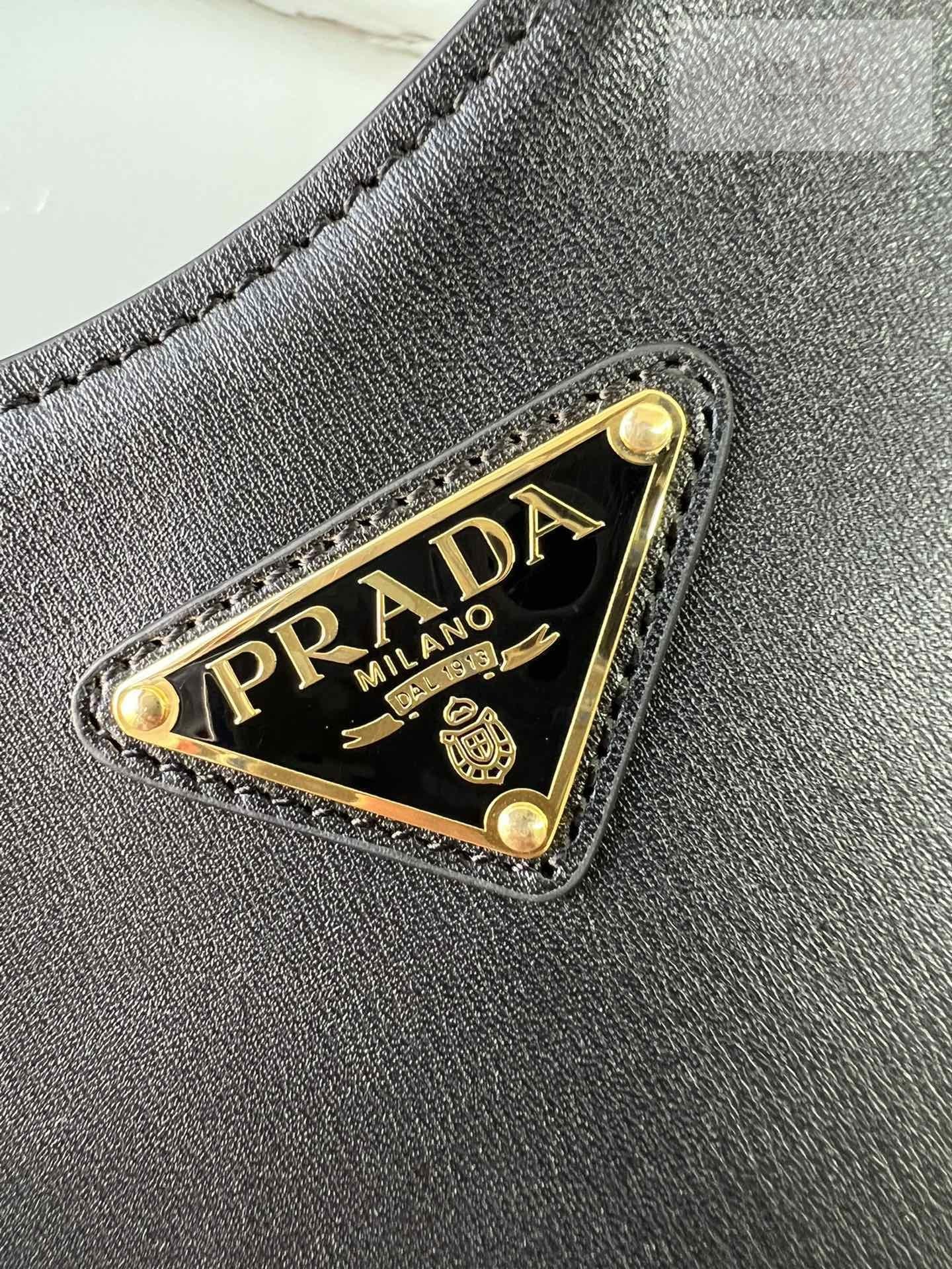 P R A D A Prada Leather Shoulder Bag 17번 이미지