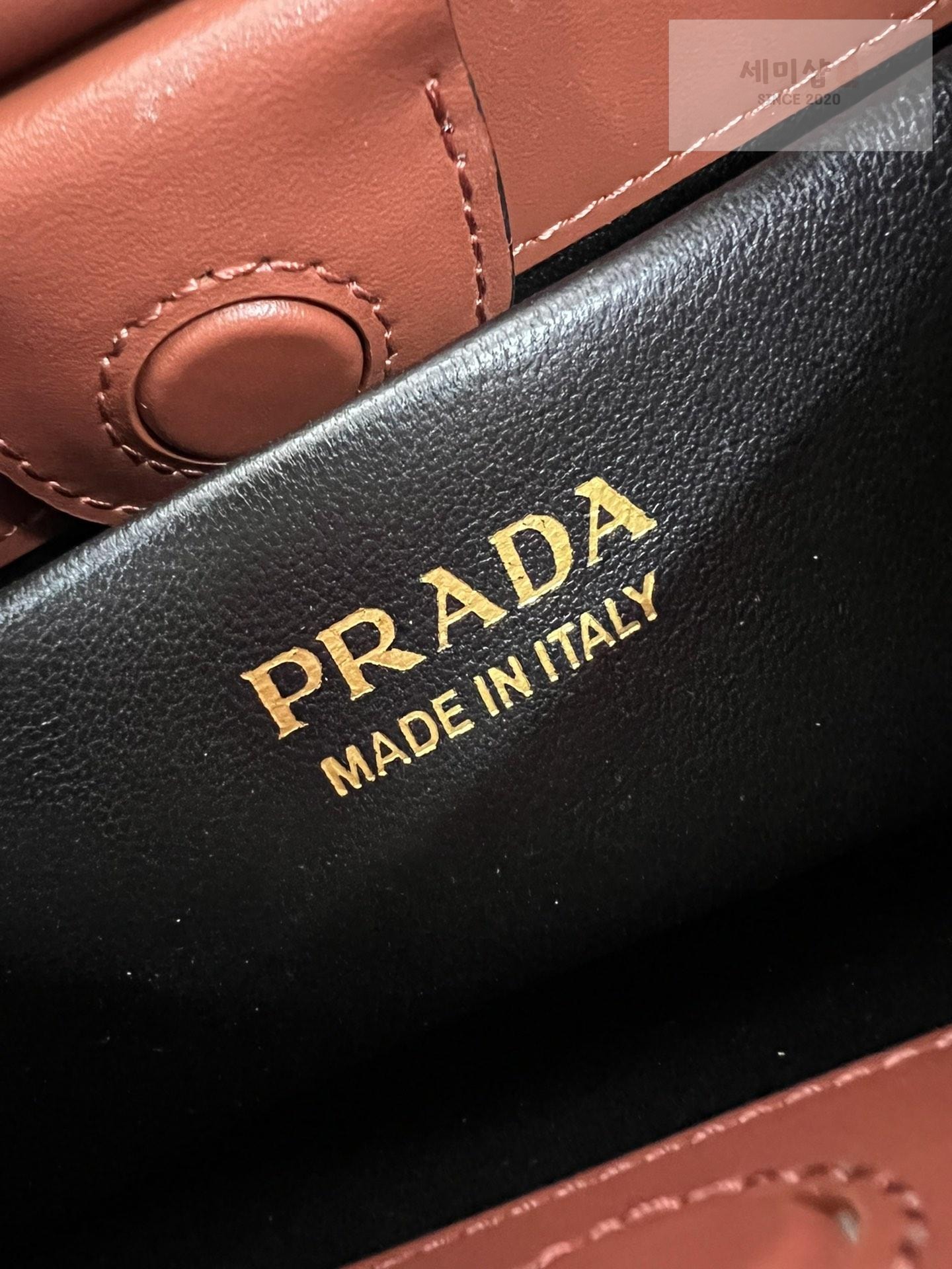 P R A D A Prada Leather Shoulder Bag 27번 이미지