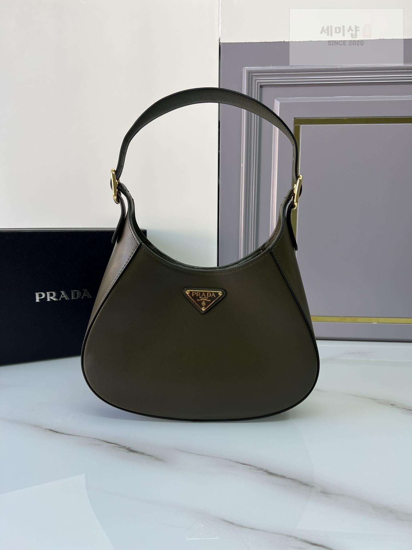 P R A D A Prada Leather Shoulder Bag 29번 이미지