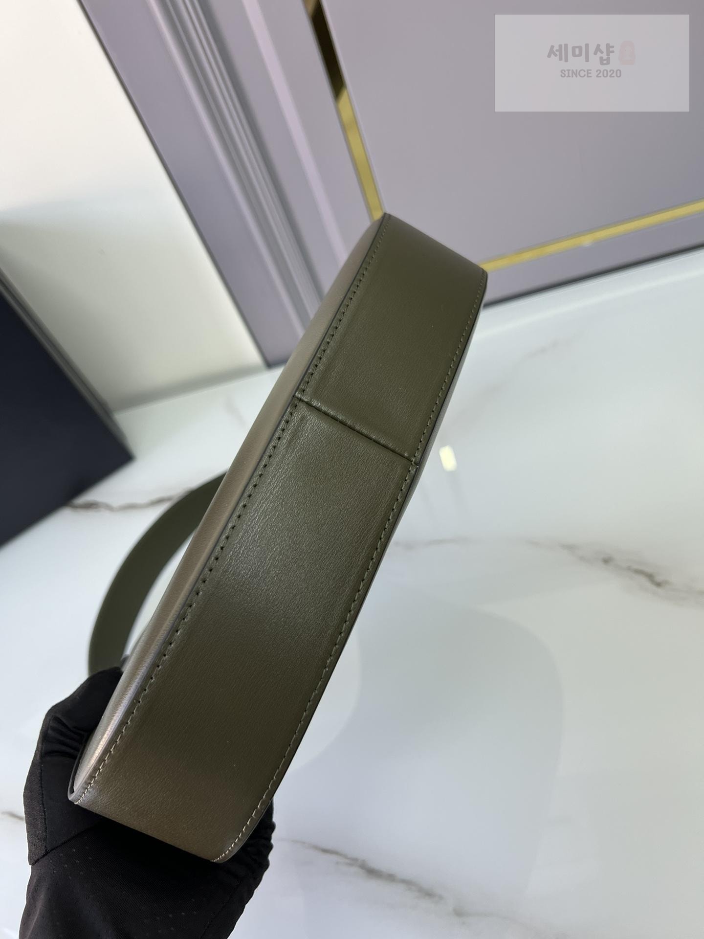P R A D A Prada Leather Shoulder Bag 28번 이미지