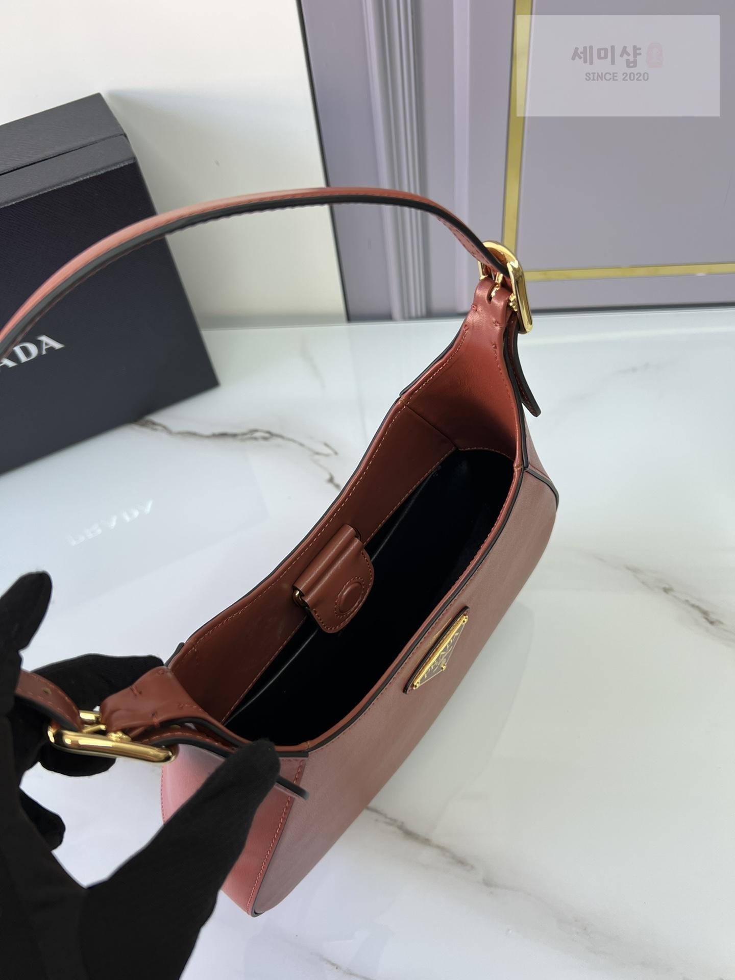 P R A D A Prada Leather Shoulder Bag 26번 이미지