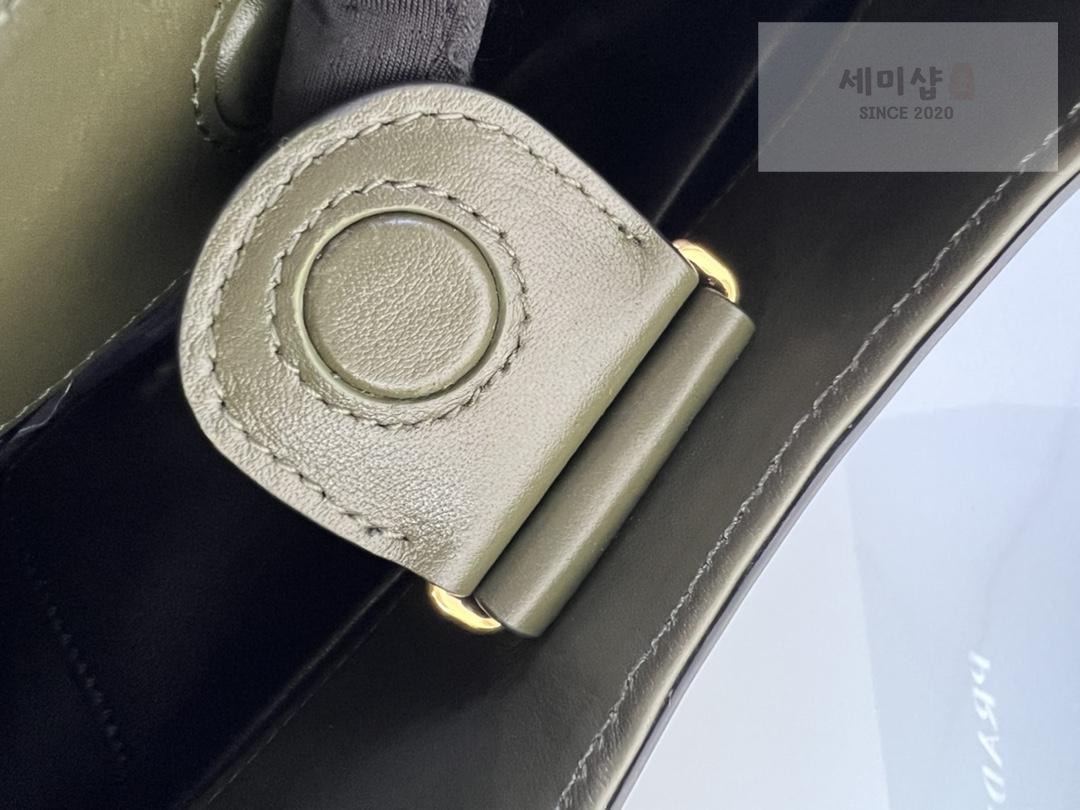 P R A D A Prada Leather Shoulder Bag 5번 이미지