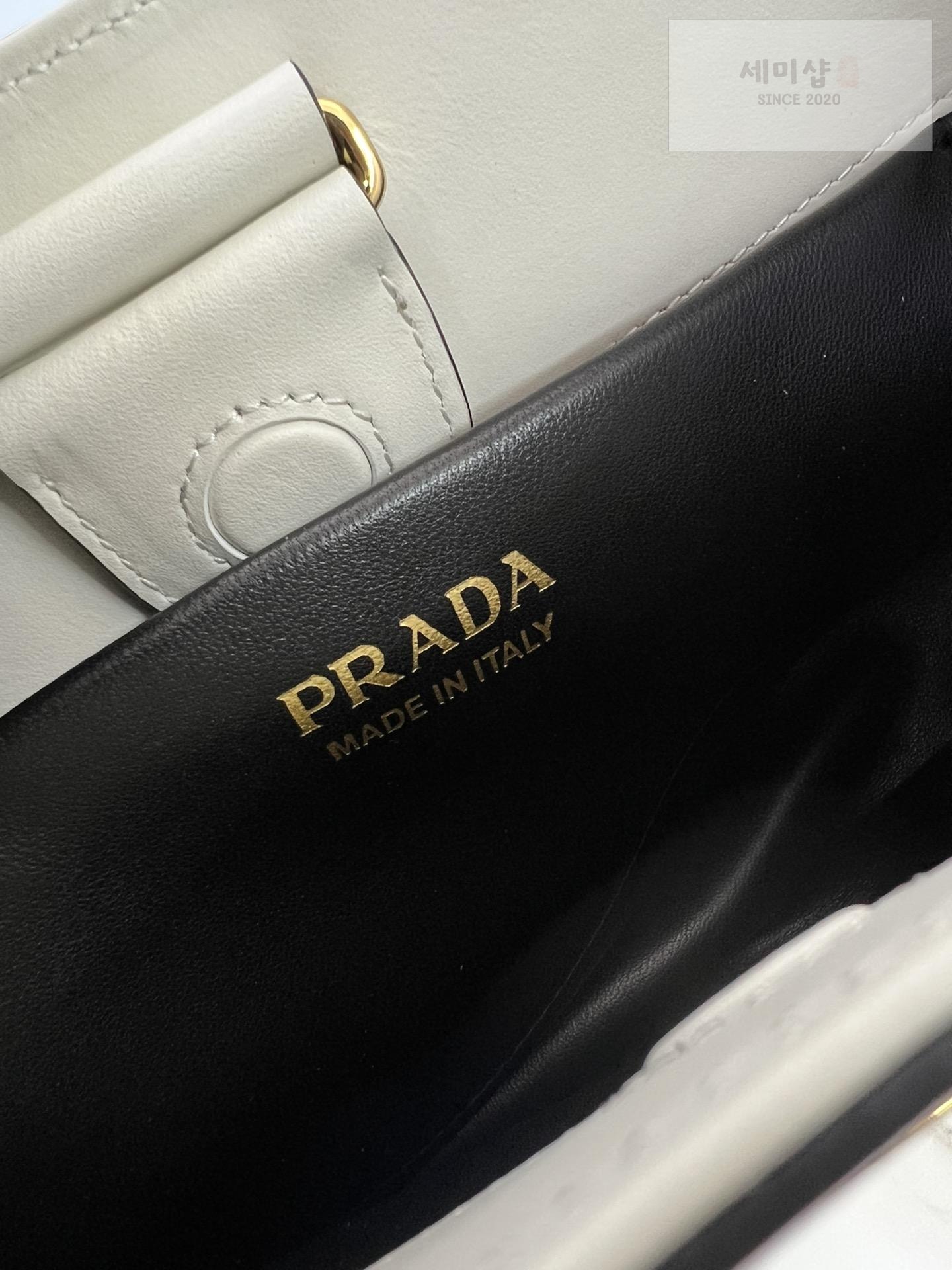 P R A D A Prada Leather Shoulder Bag 14번 이미지