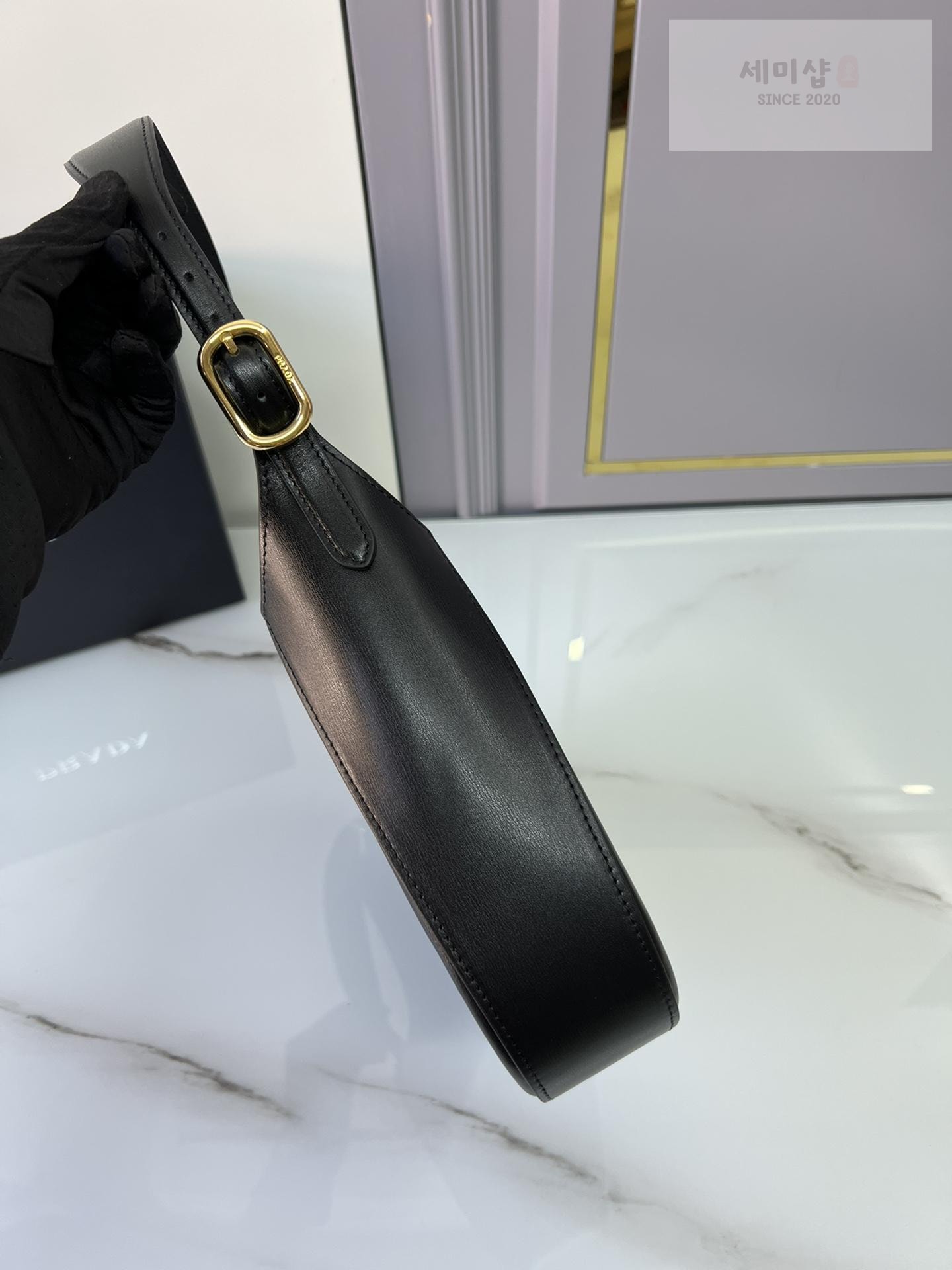 P R A D A Prada Leather Shoulder Bag 16번 이미지