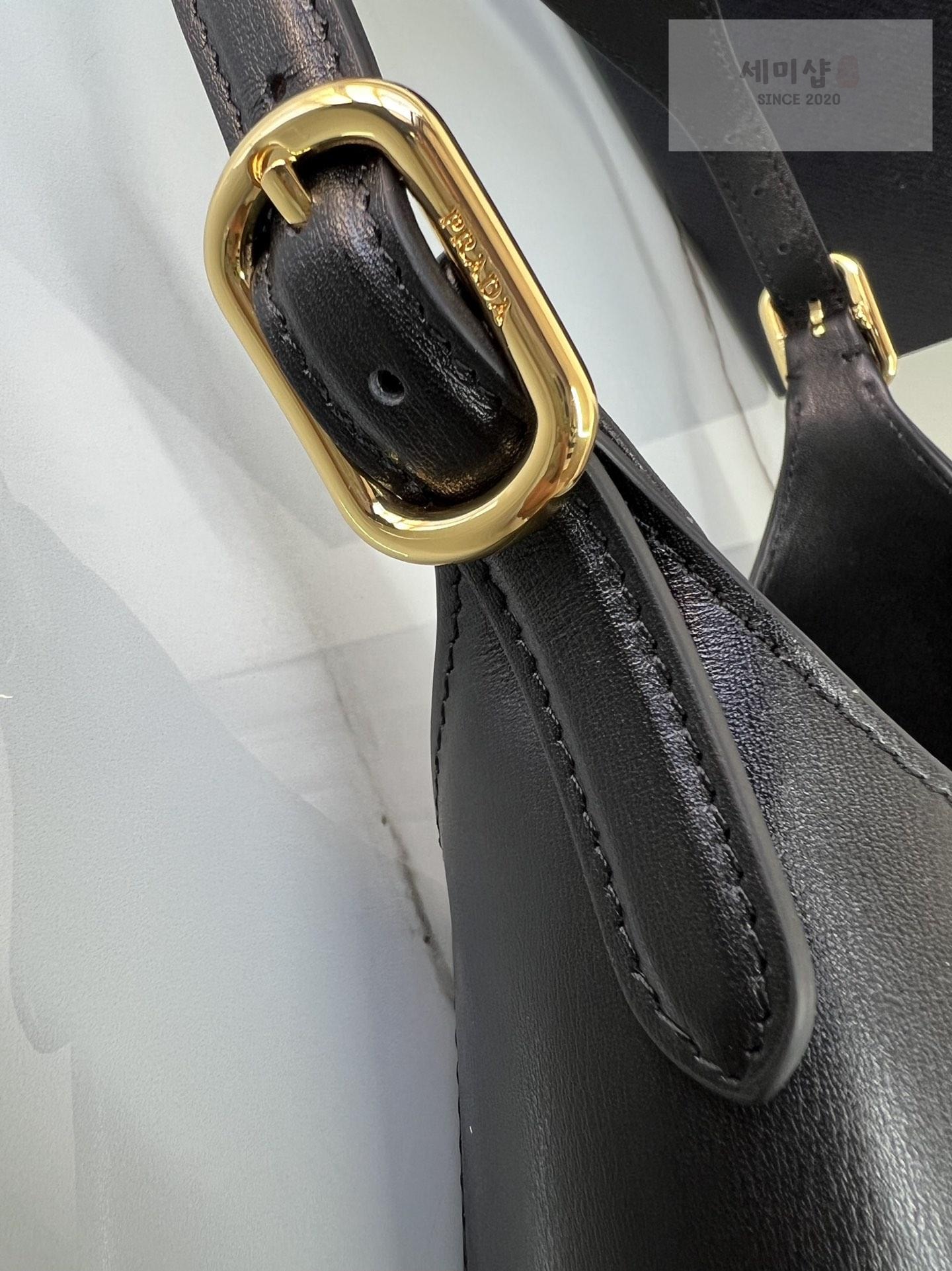 P R A D A Prada Leather Shoulder Bag 19번 이미지