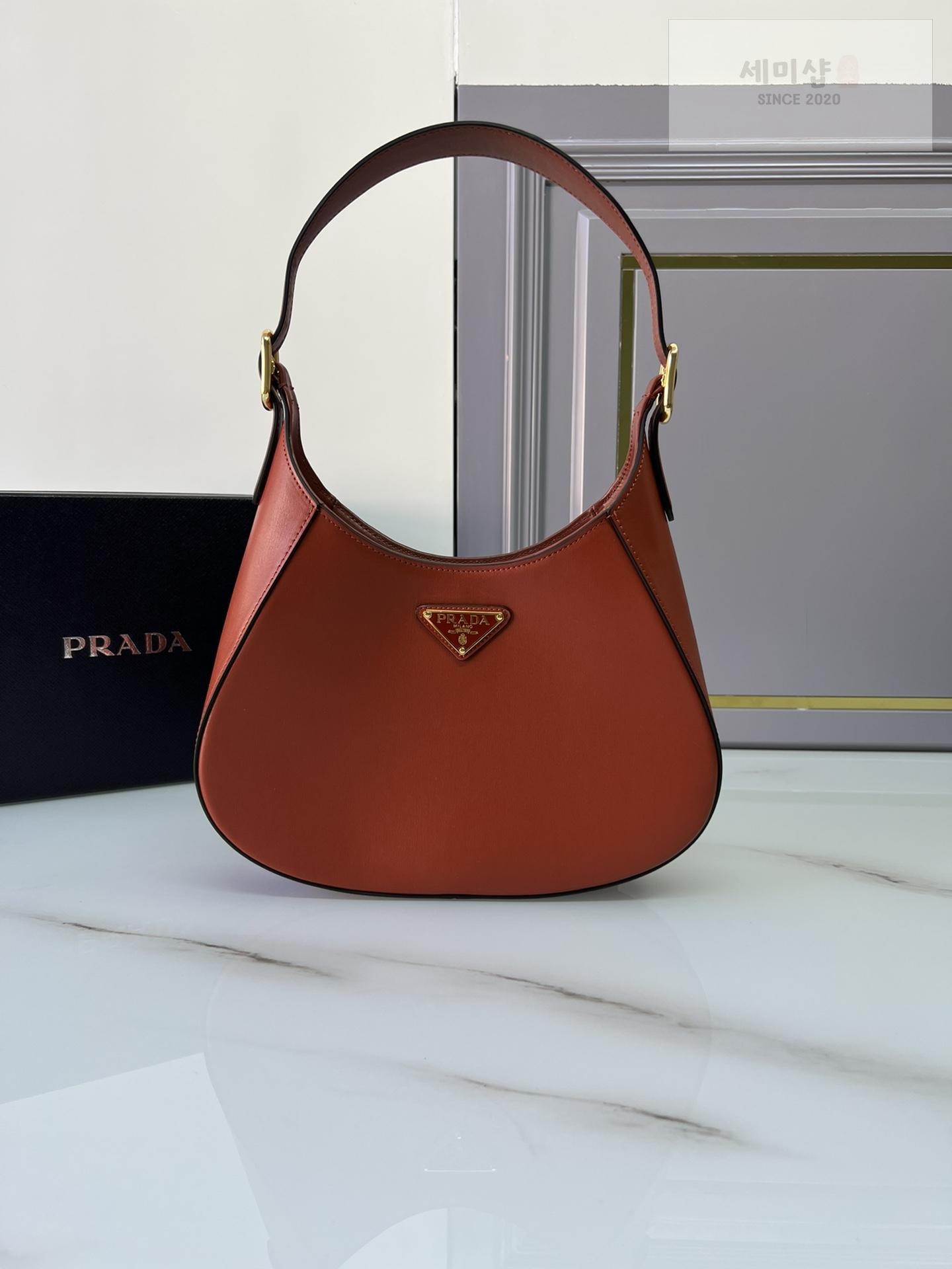 P R A D A Prada Leather Shoulder Bag 28번 이미지