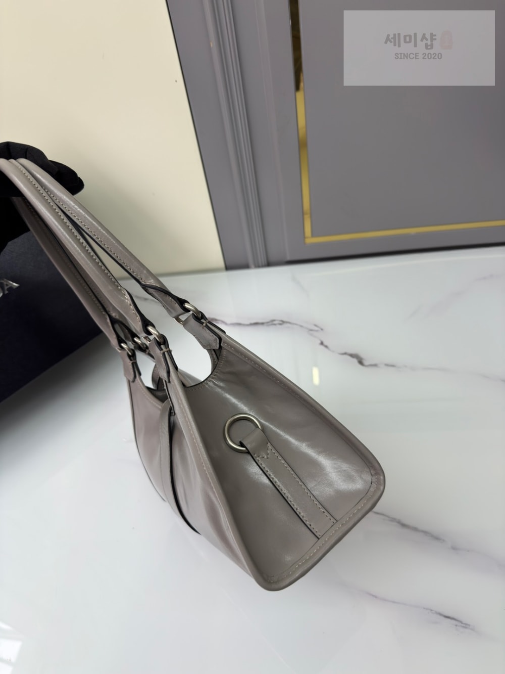P R A D A Prada Leather Tote Bag 9번 이미지
