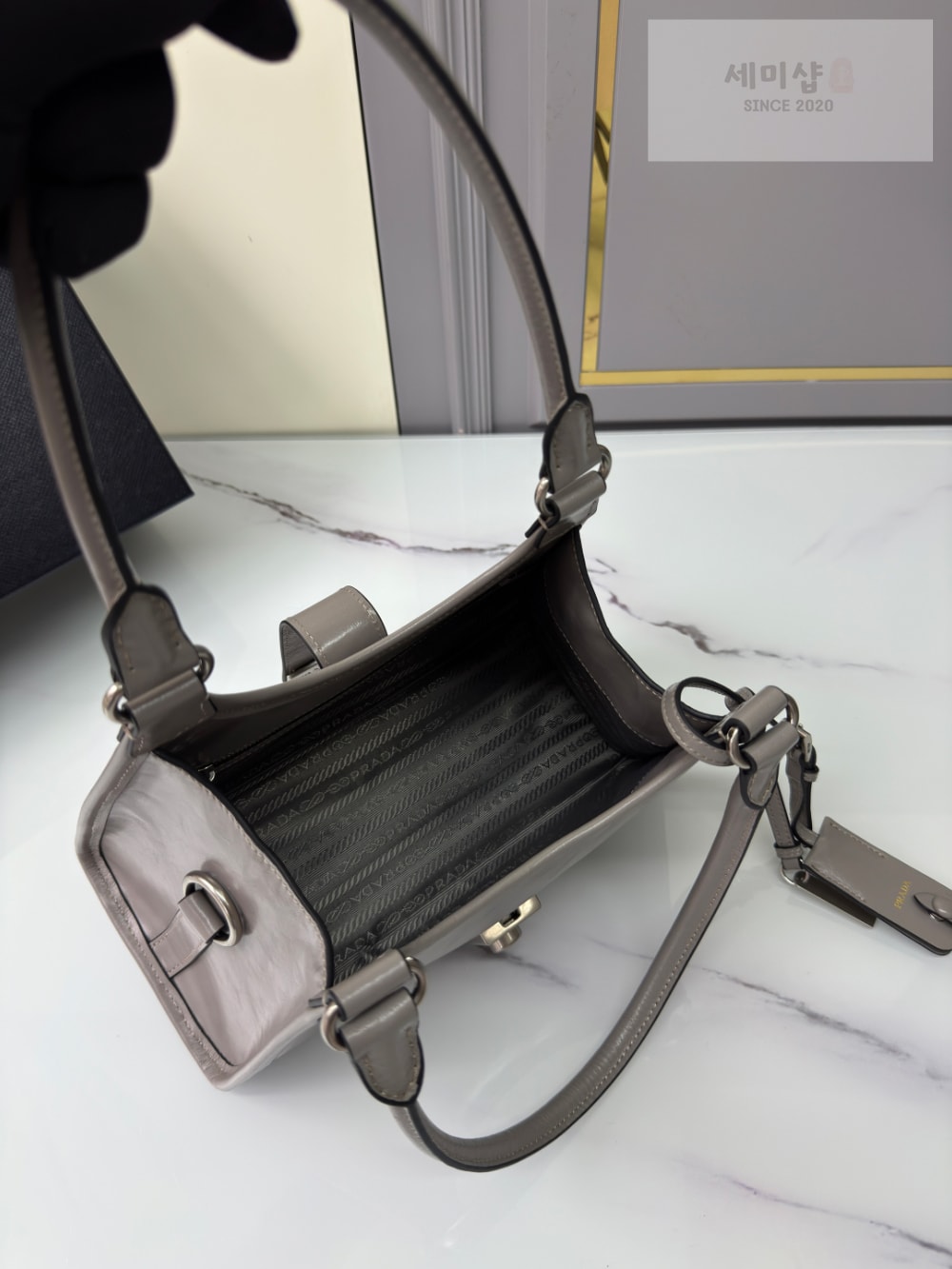P R A D A Prada Leather Tote Bag 12번 이미지