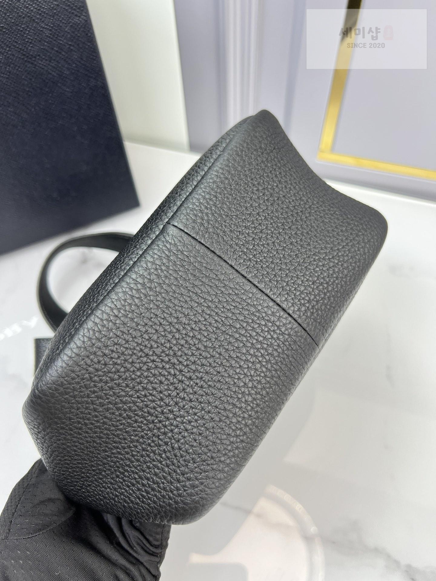 P R A D A Prada Mini Tote Bag 19번 이미지