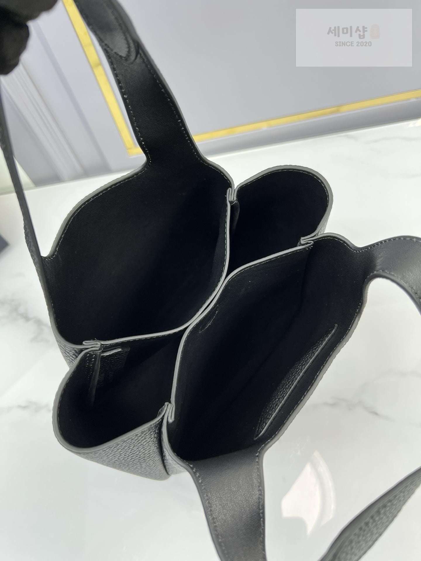 P R A D A Prada Mini Tote Bag 22번 이미지