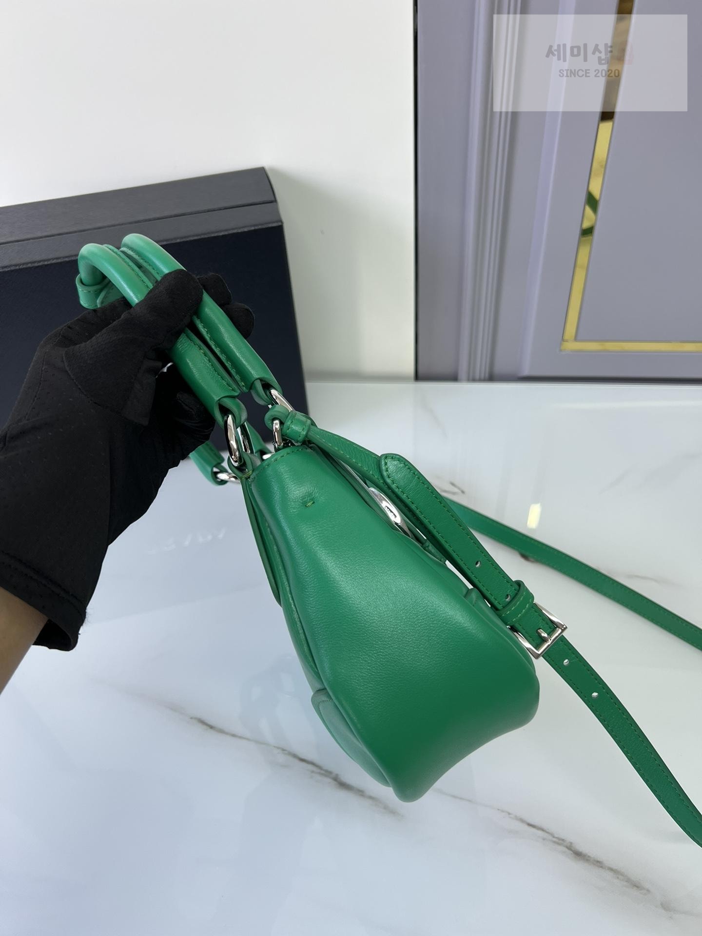 P R A D A Prada Moon Re-nylon and Leather Bag Bag 15번 이미지