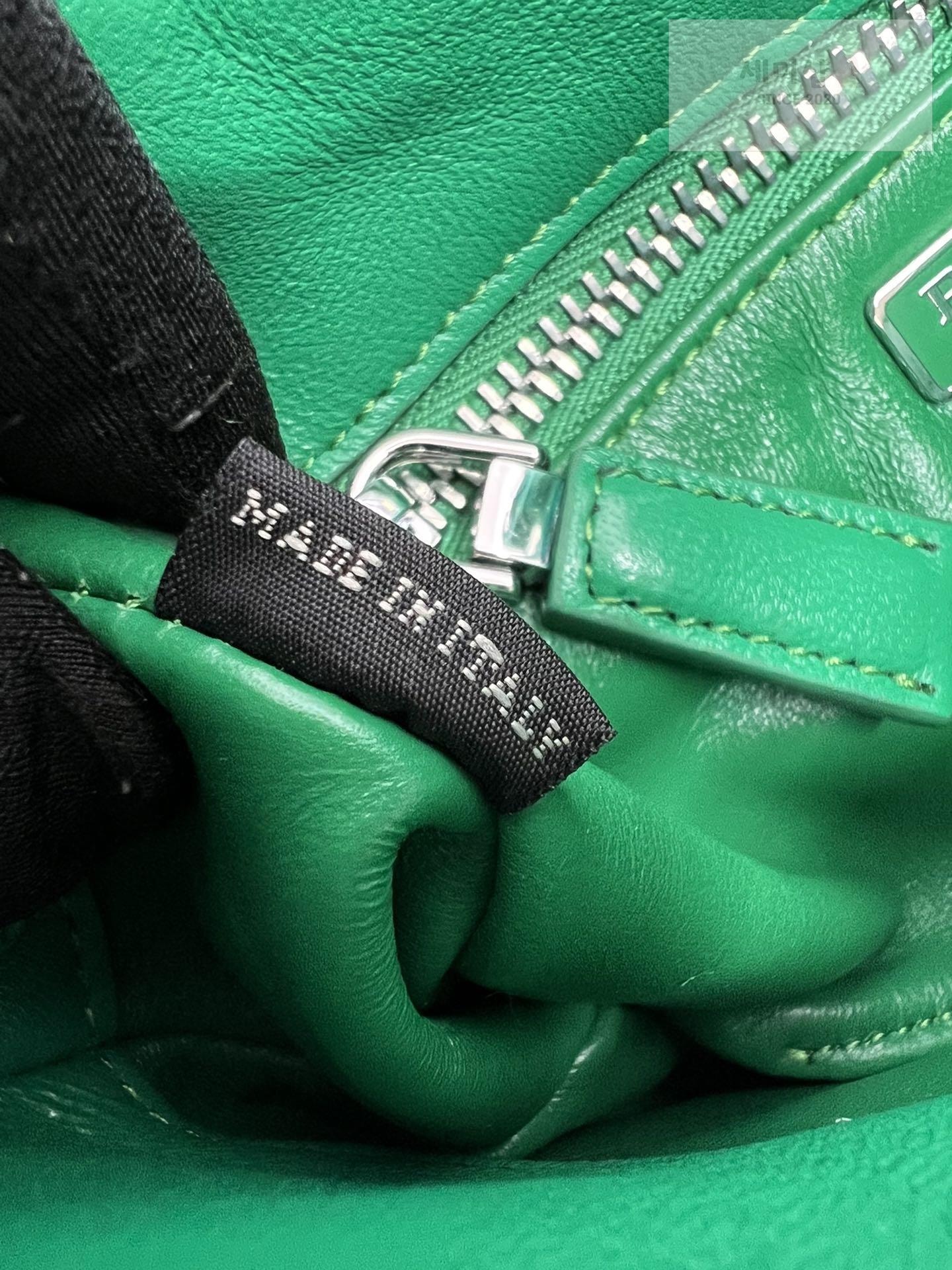 P R A D A Prada Moon Re-nylon and Leather Bag Bag 19번 이미지