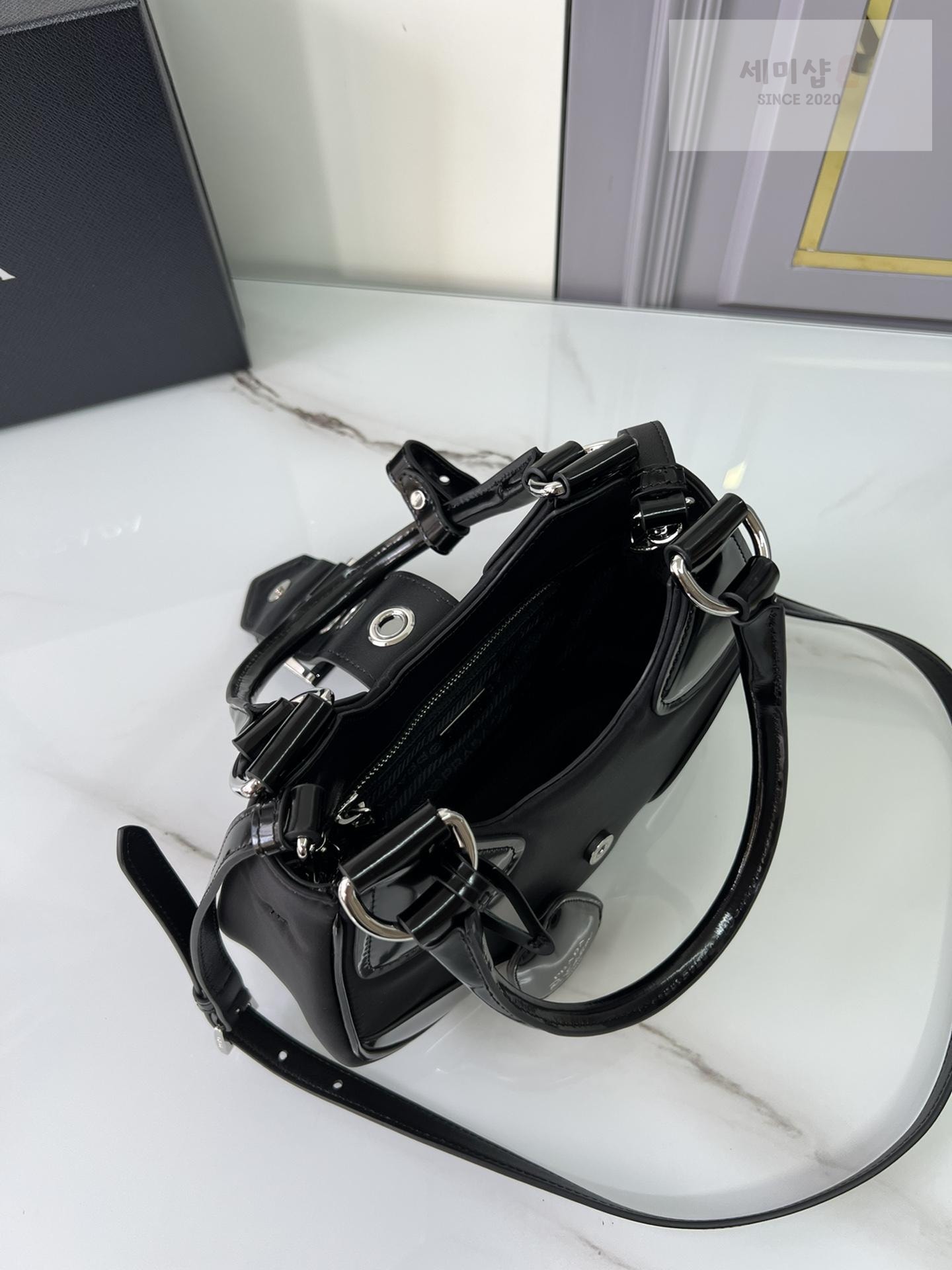 P R A D A Prada Moon Re-nylon and Leather Bag Bag 32번 이미지
