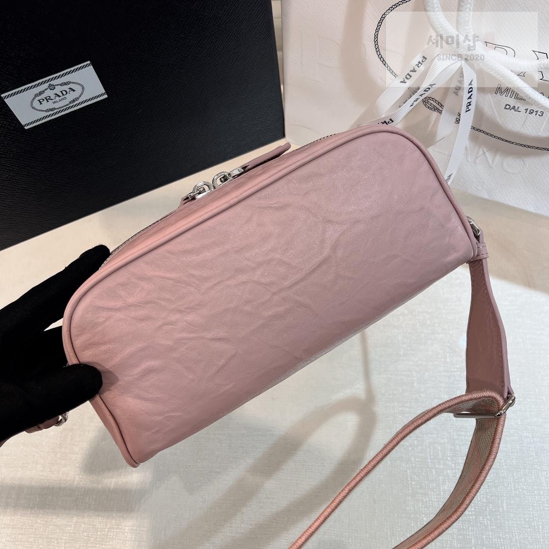 P R A D A Prada Nappa Antique Leather Multi Pocket Shoulder Bag 1번 이미지