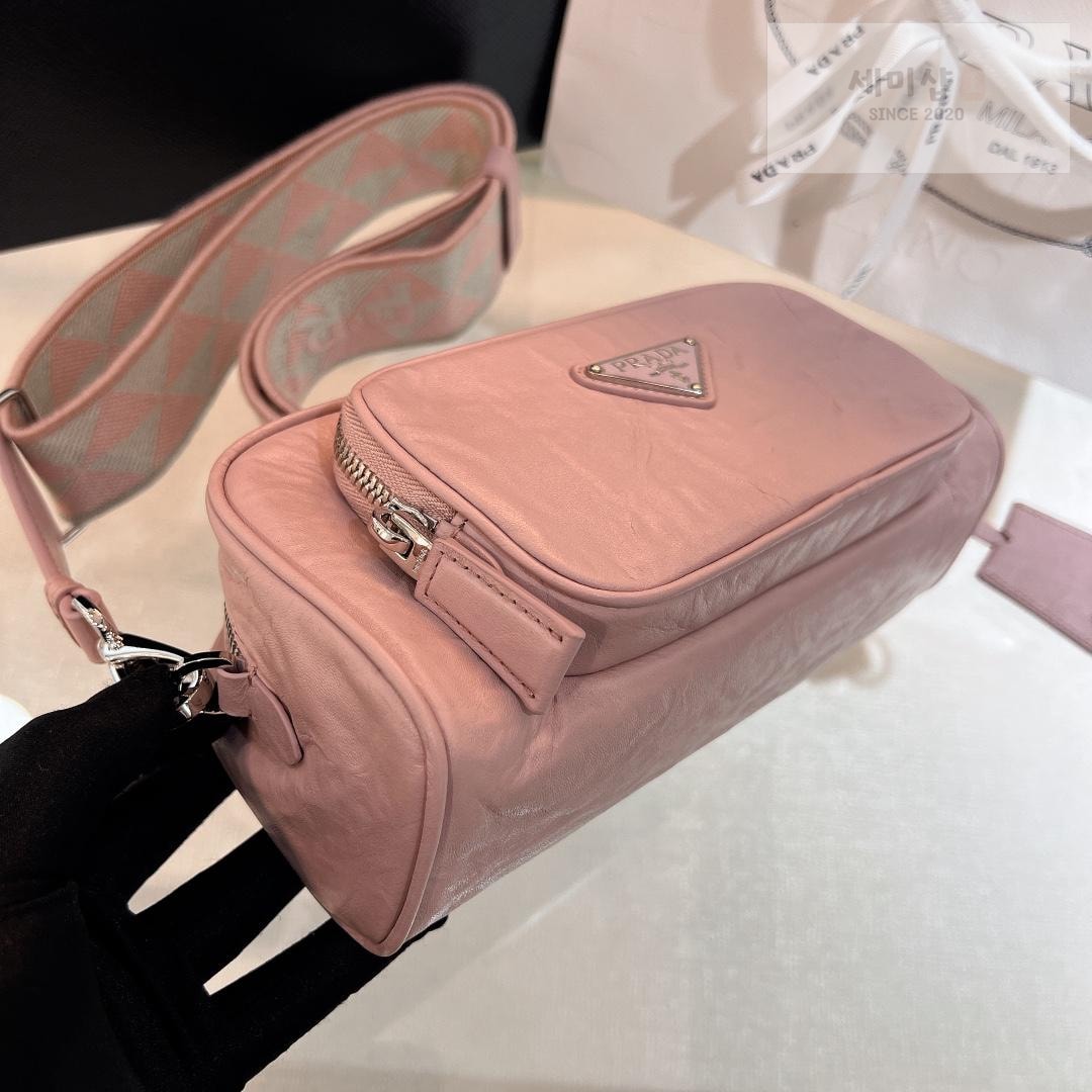 P R A D A Prada Nappa Antique Leather Multi Pocket Shoulder Bag 3번 이미지
