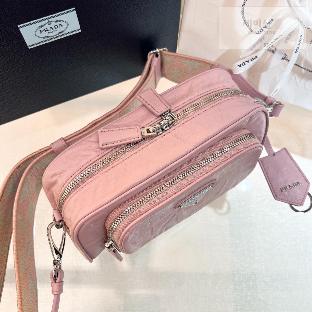 P R A D A Prada Nappa Antique Leather Multi Pocket Shoulder Bag 4번 이미지