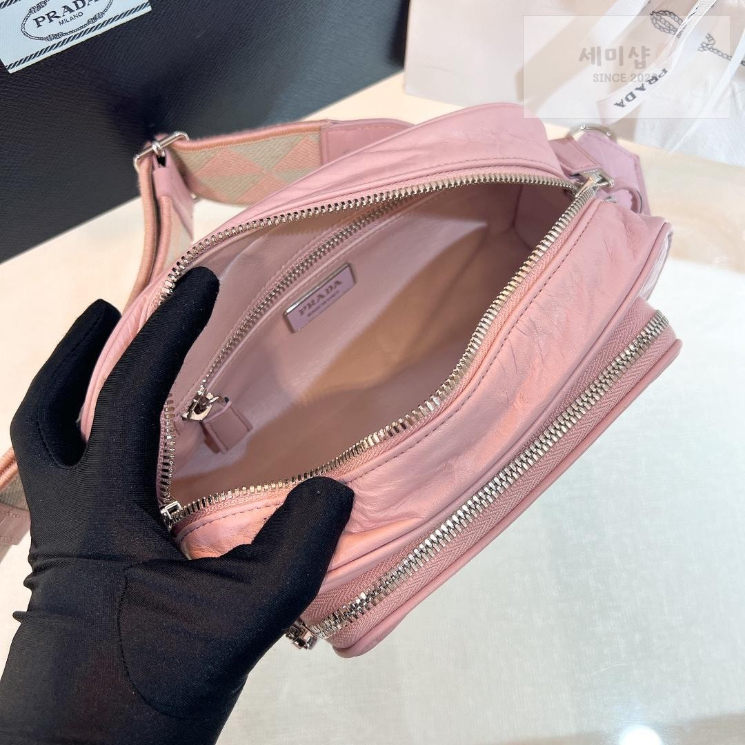 P R A D A Prada Nappa Antique Leather Multi Pocket Shoulder Bag 5번 이미지
