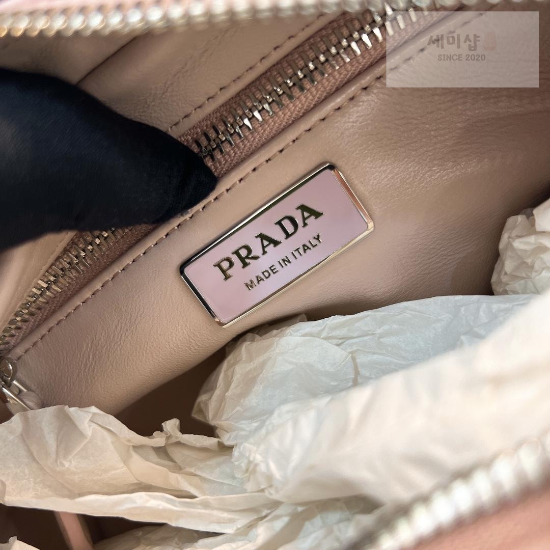 P R A D A Prada Nappa Antique Leather Multi Pocket Shoulder Bag 24번 이미지