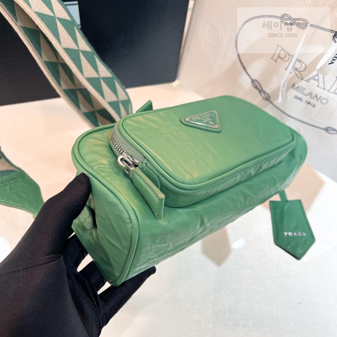 P R A D A Prada Nappa Antique Leather Multi Pocket Shoulder Bag 8번 이미지