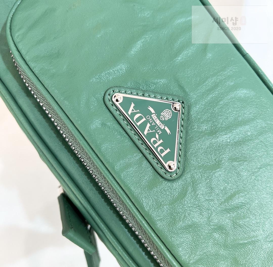 P R A D A Prada Nappa Antique Leather Multi Pocket Shoulder Bag 9번 이미지