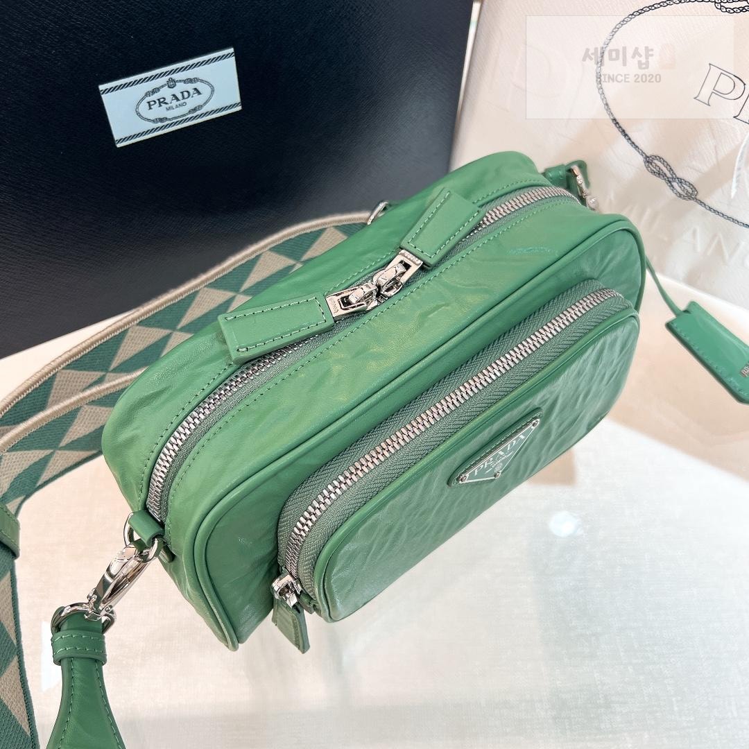 P R A D A Prada Nappa Antique Leather Multi Pocket Shoulder Bag 10번 이미지