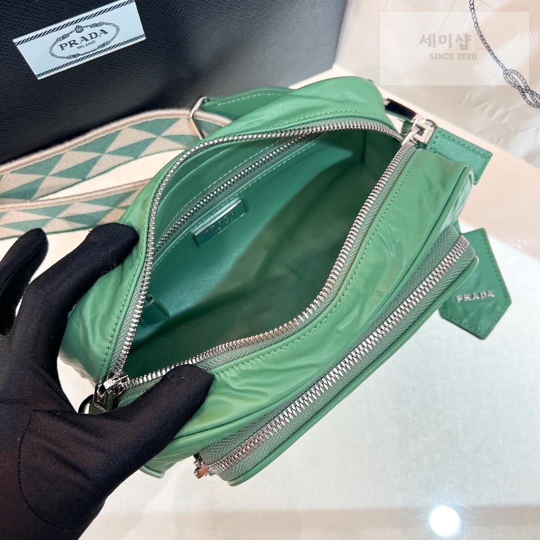 P R A D A Prada Nappa Antique Leather Multi Pocket Shoulder Bag 11번 이미지