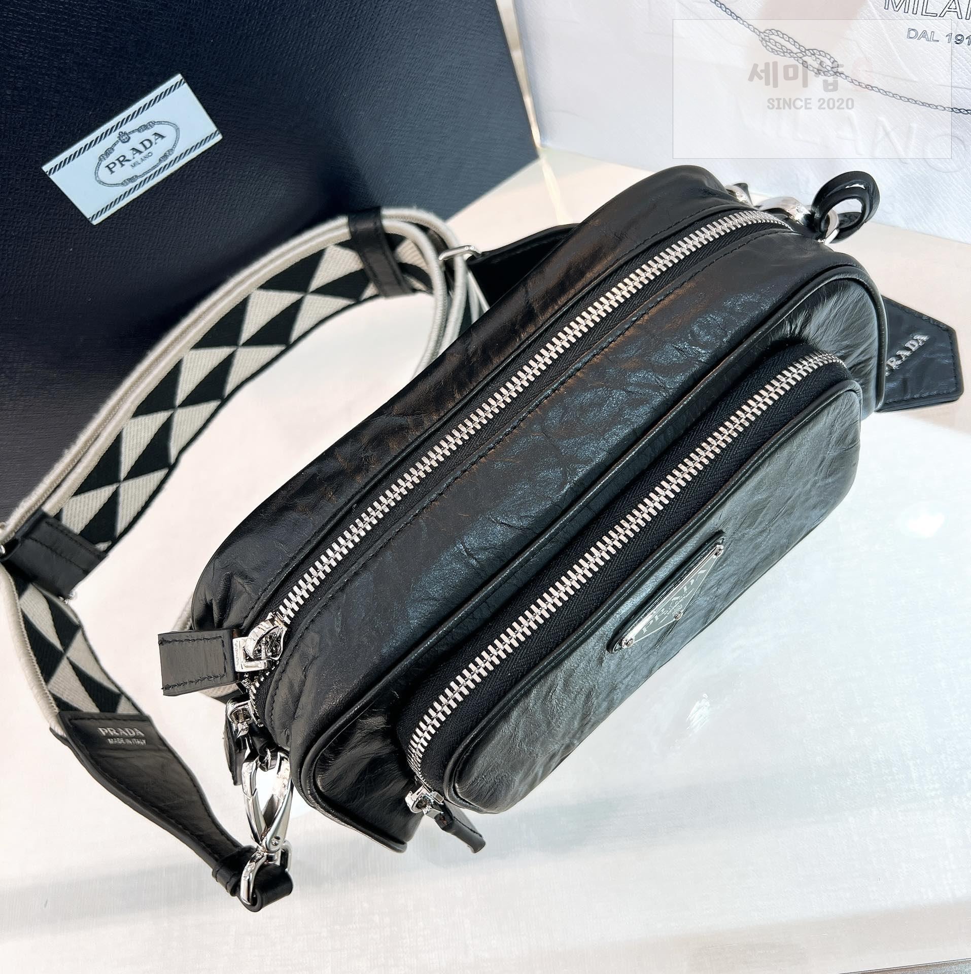 P R A D A Prada Nappa Antique Leather Multi Pocket Shoulder Bag 17번 이미지