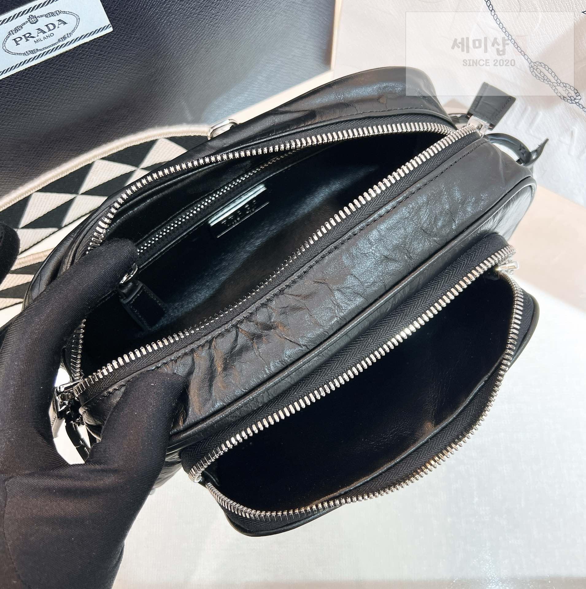 P R A D A Prada Nappa Antique Leather Multi Pocket Shoulder Bag 25번 이미지