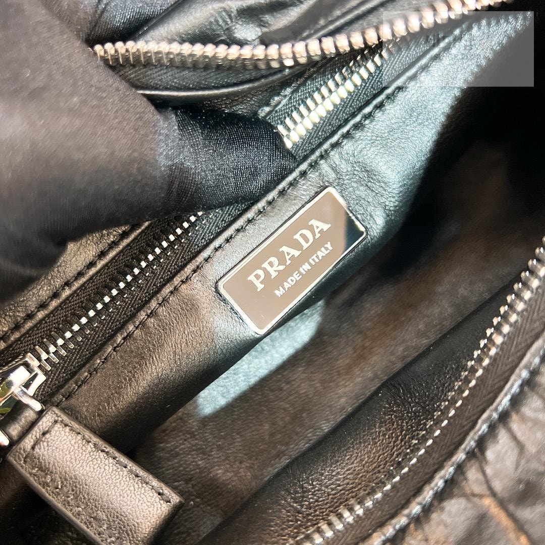 P R A D A Prada Nappa Antique Leather Multi Pocket Shoulder Bag 27번 이미지