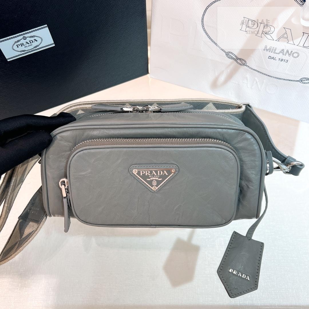 P R A D A Prada Nappa Antique Leather Multi Pocket Shoulder Bag 18번 이미지