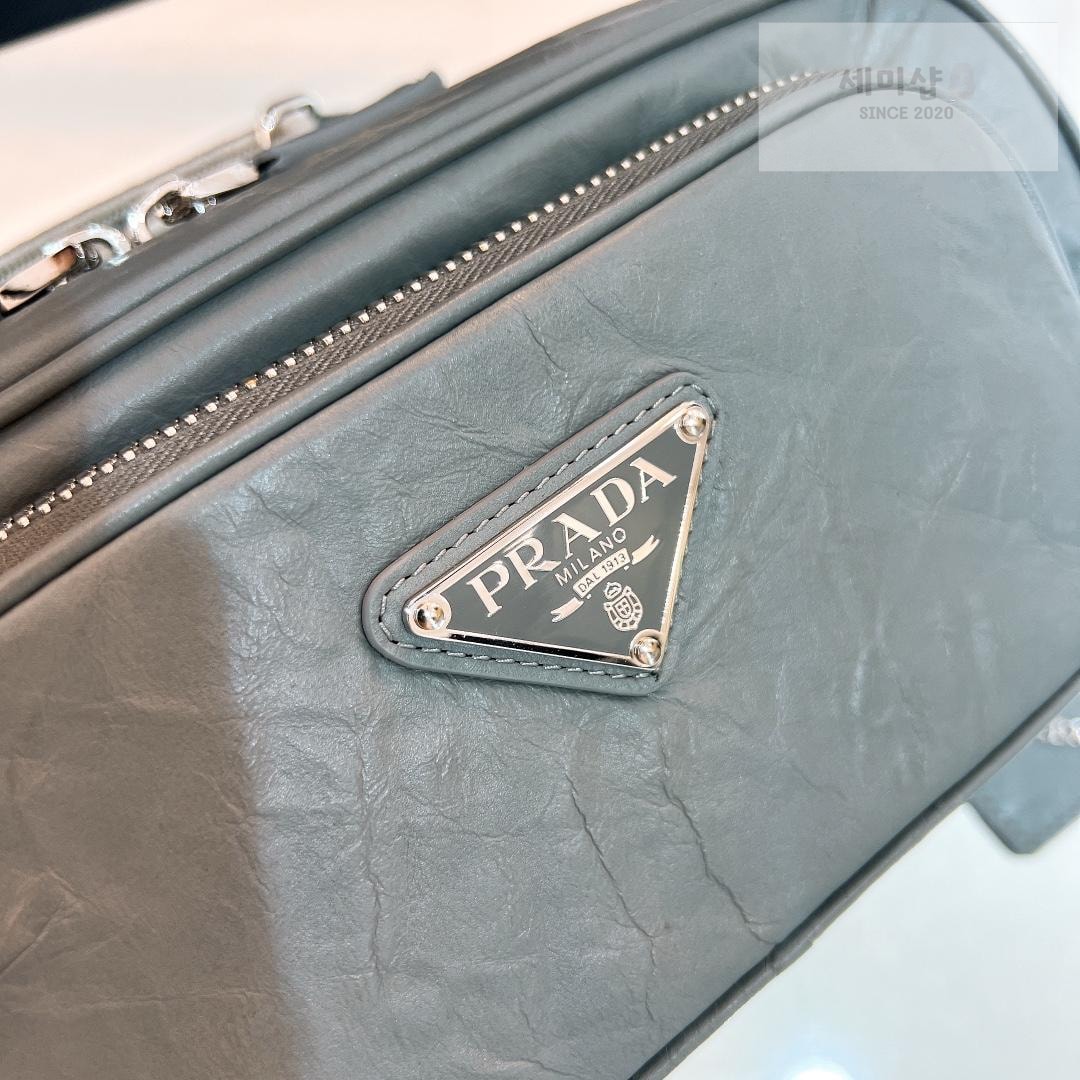 P R A D A Prada Nappa Antique Leather Multi Pocket Shoulder Bag 28번 이미지