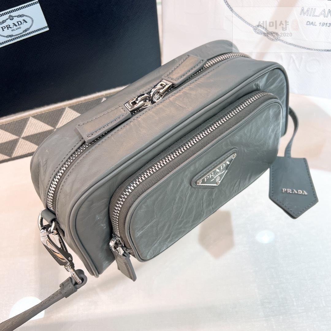 P R A D A Prada Nappa Antique Leather Multi Pocket Shoulder Bag 21번 이미지