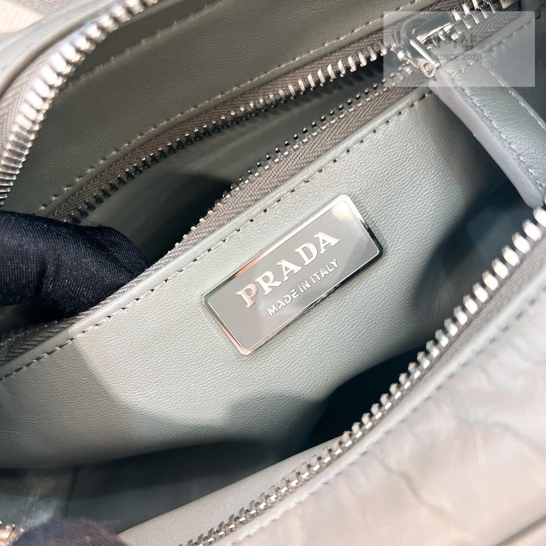 P R A D A Prada Nappa Antique Leather Multi Pocket Shoulder Bag 23번 이미지
