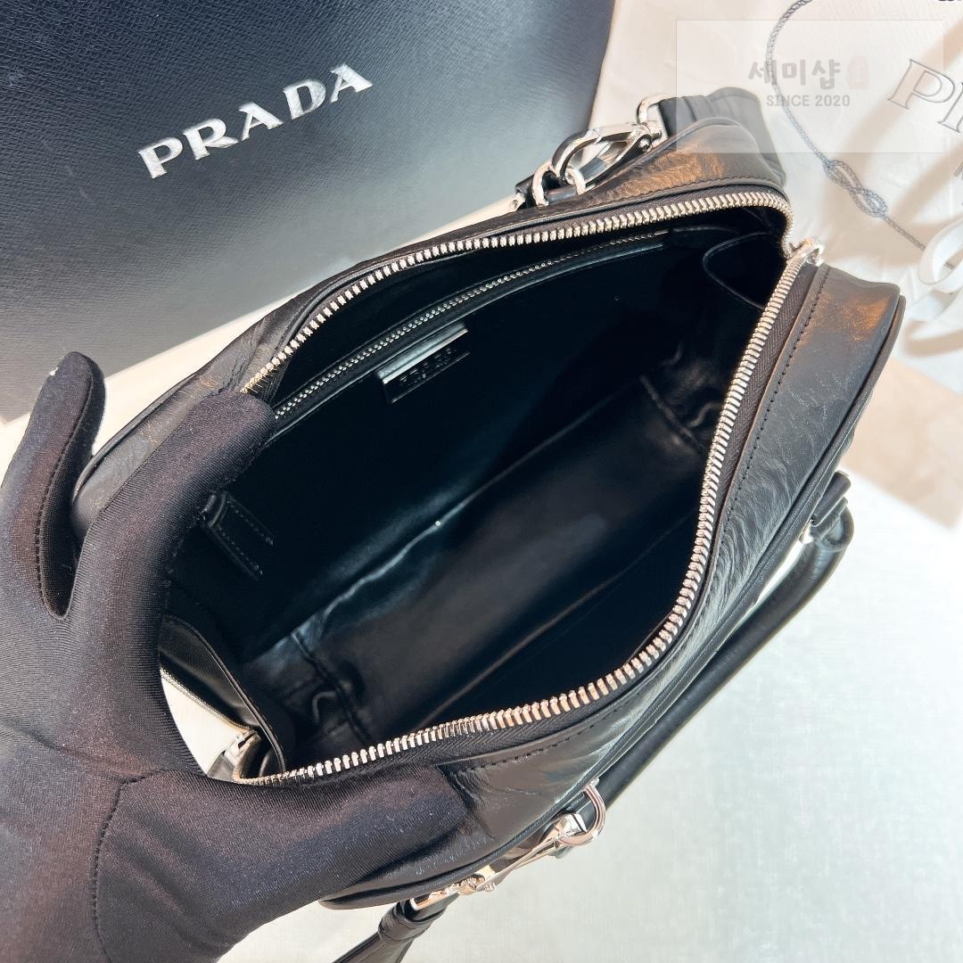 P R A D A Prada Nappa Antique Leather Top Handle Bag 12번 이미지